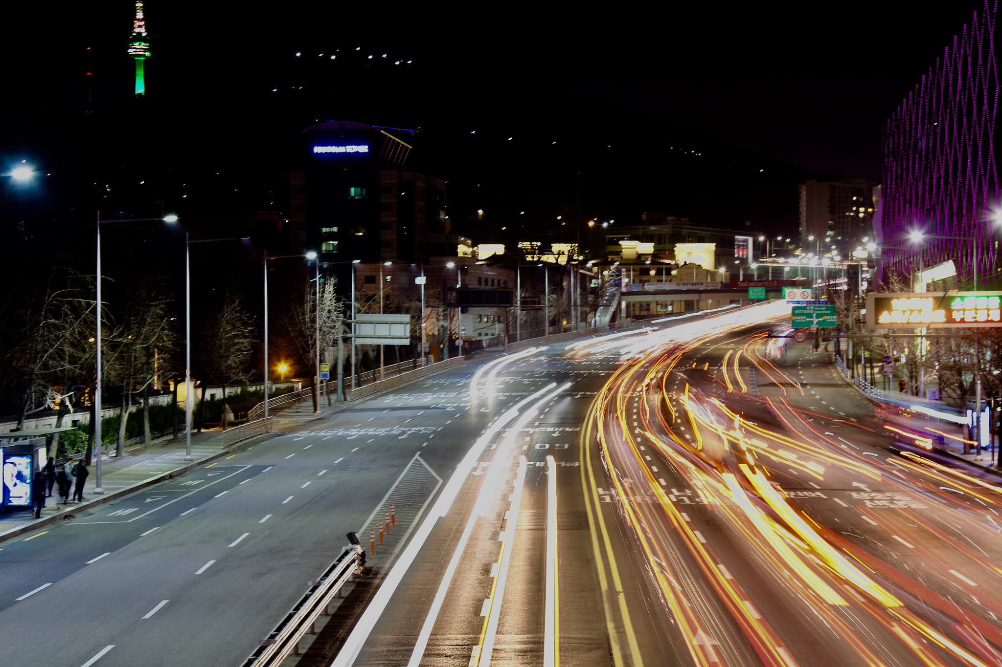 Canon EOS 700D (EOS Rebel T5i / EOS Kiss X7i) sample photo. Hannam bus stop seoul, south korea photography