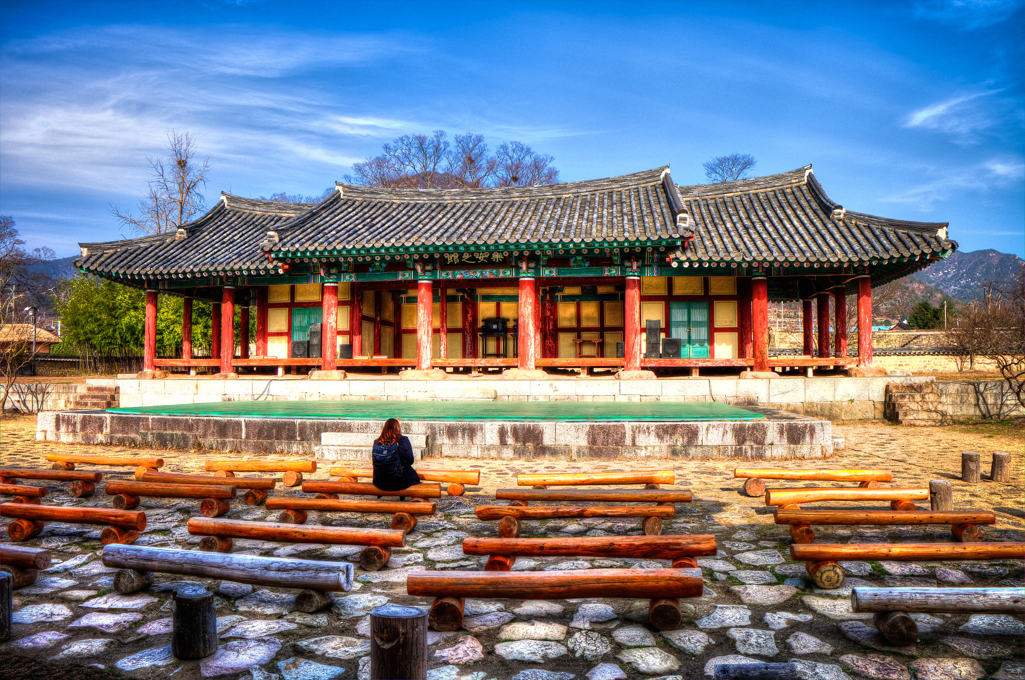 Fujifilm X-A1 sample photo. Korean traditional performing arts hall photography