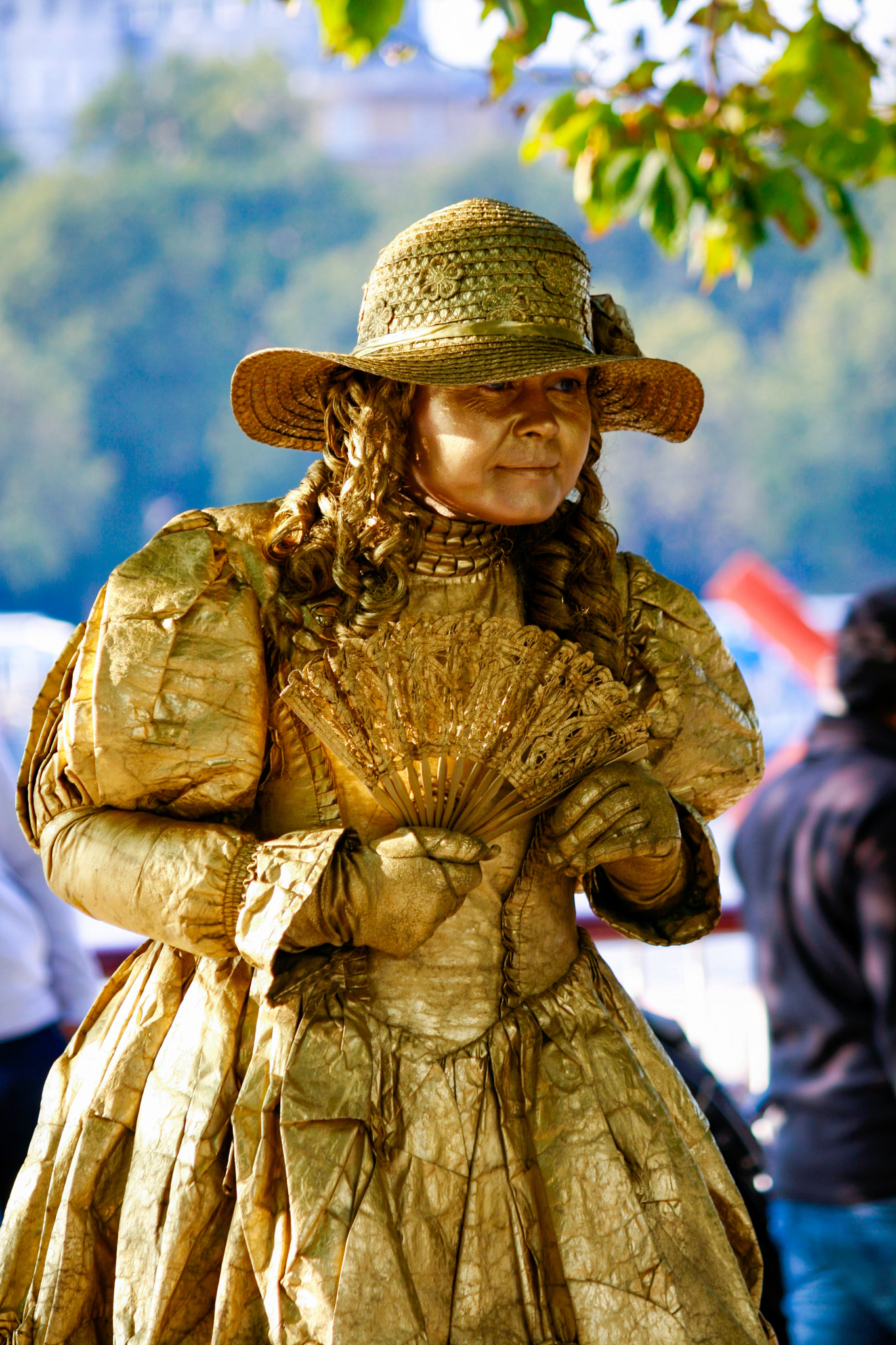 Canon EF-S 55-250mm F4-5.6 IS sample photo. The gold mannequin photography