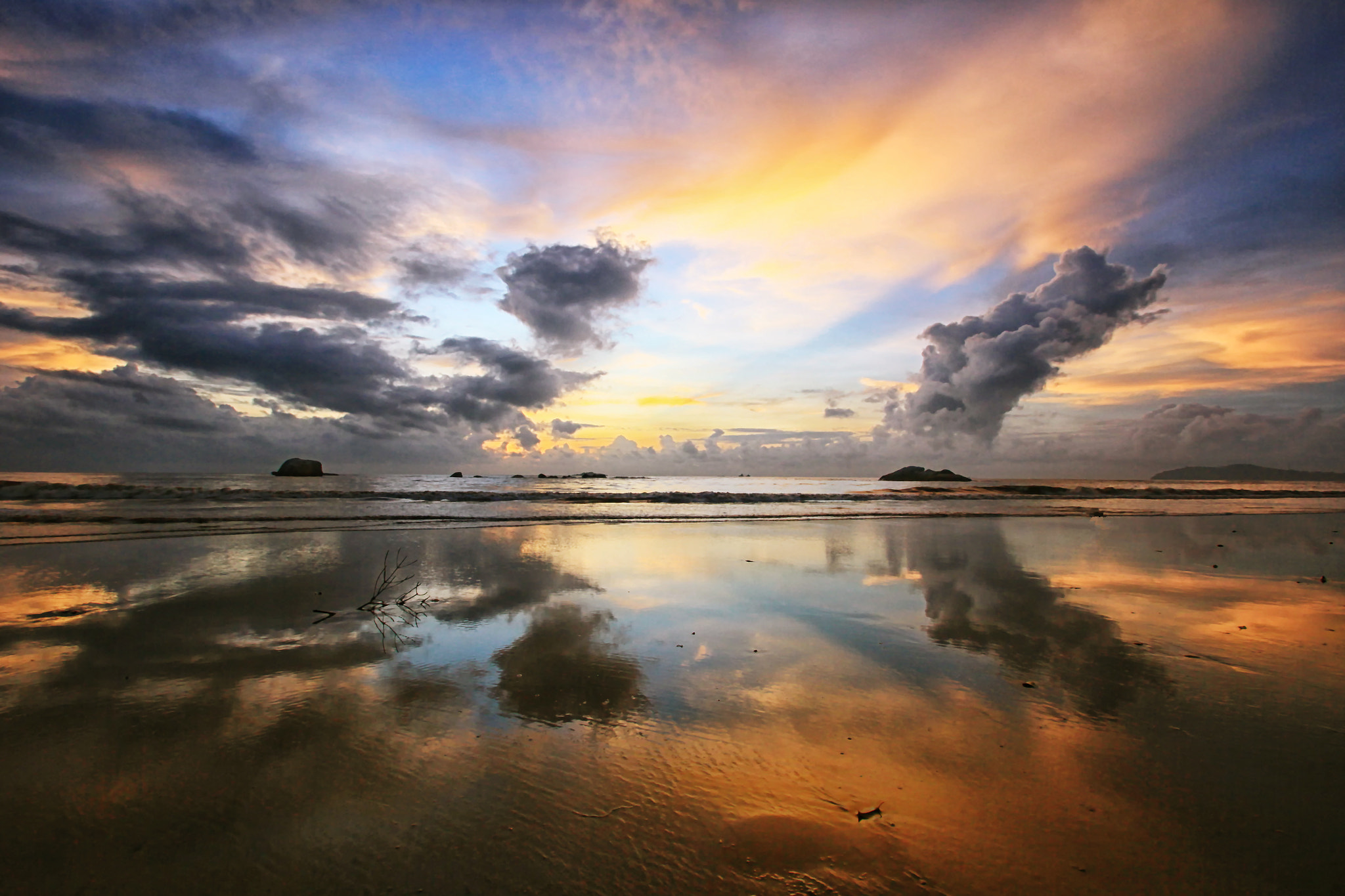 Sigma 10-20mm F3.5 EX DC HSM sample photo. Reflections of sunrise photography