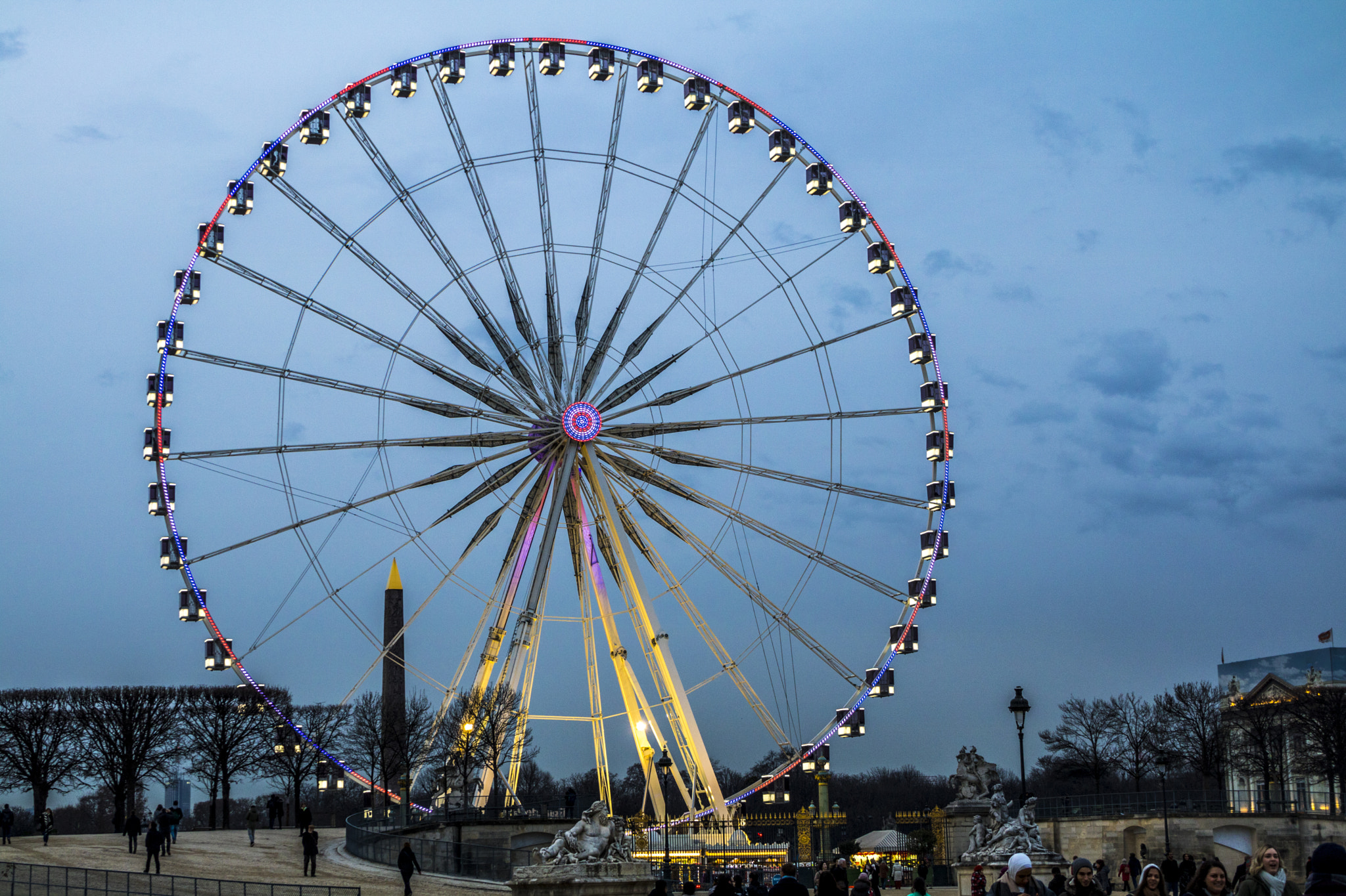 Canon EOS 760D (EOS Rebel T6s / EOS 8000D) + Canon TS-E 90mm F2.8 Tilt-Shift sample photo. The big wheel photography