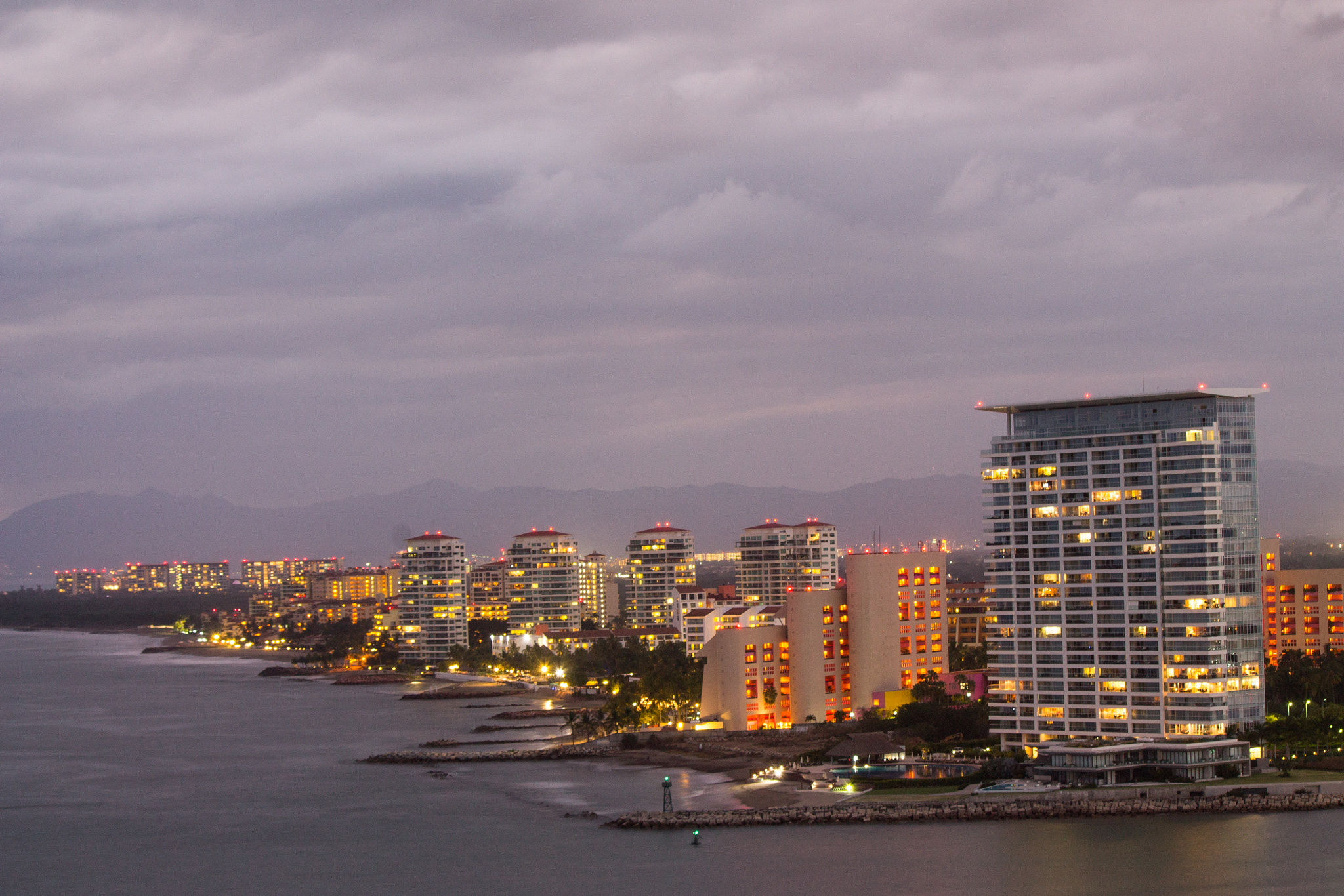 Canon EOS 1100D (EOS Rebel T3 / EOS Kiss X50) sample photo. Puerto vallarta skyline photography