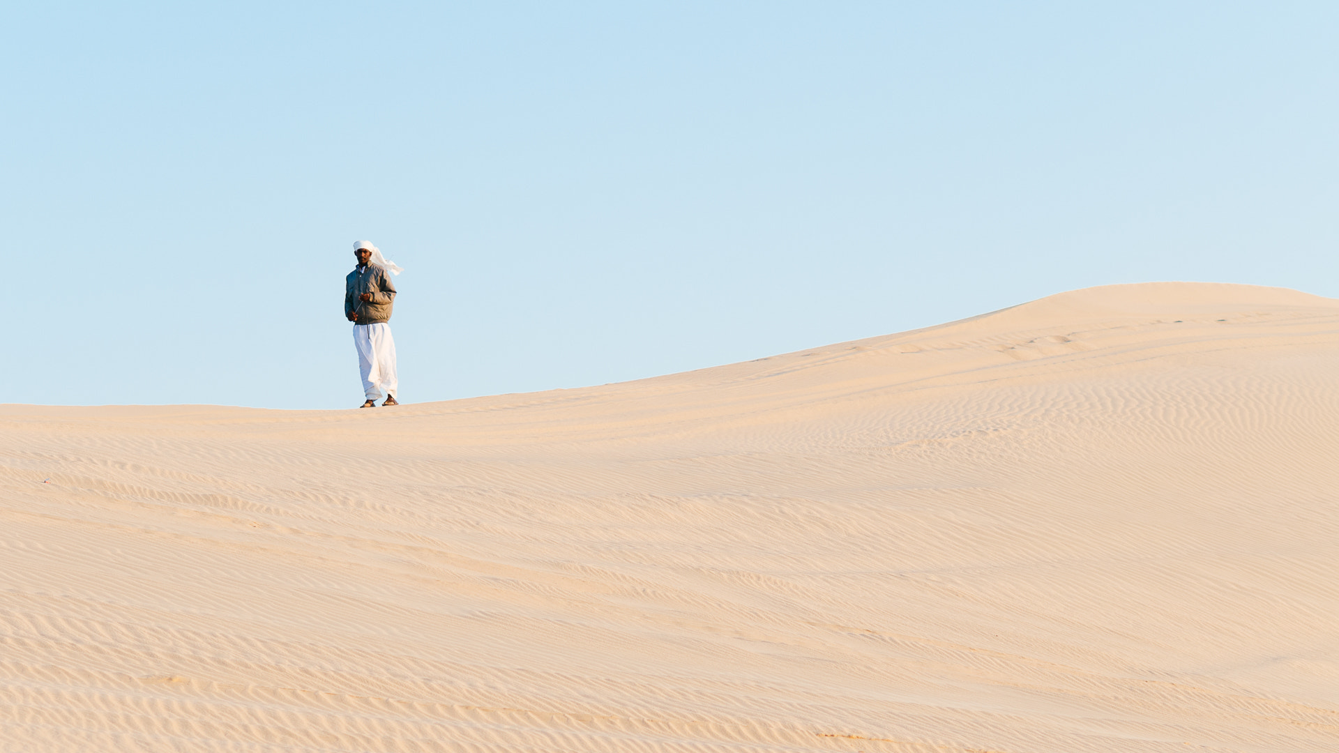 Nikon D300 + Nikon AF Nikkor 85mm F1.8D sample photo. Qatar sealine dunes photography