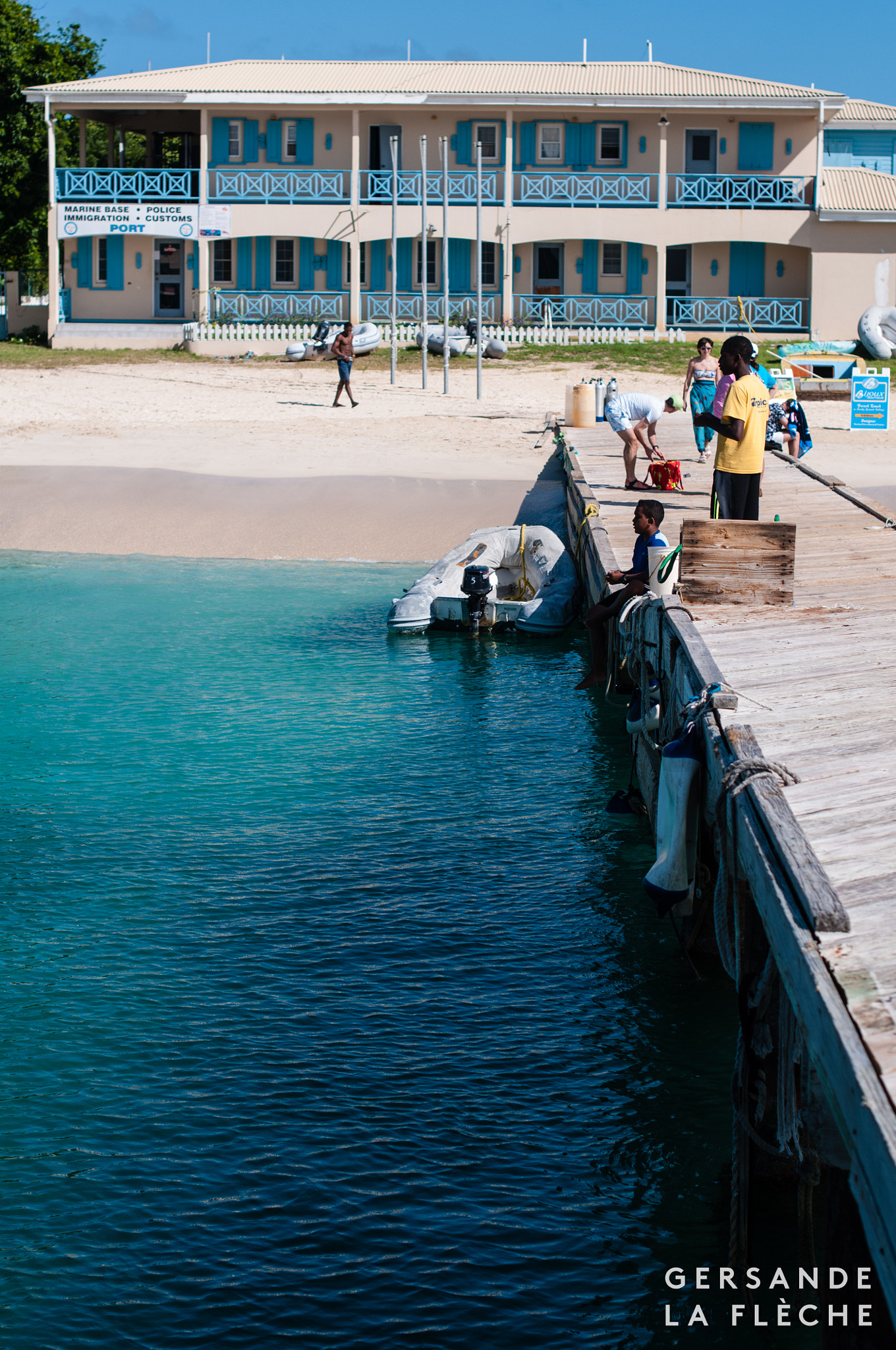 Nikon D300S + Nikon AF-S Nikkor 50mm F1.4G sample photo. Fishing on the pier photography