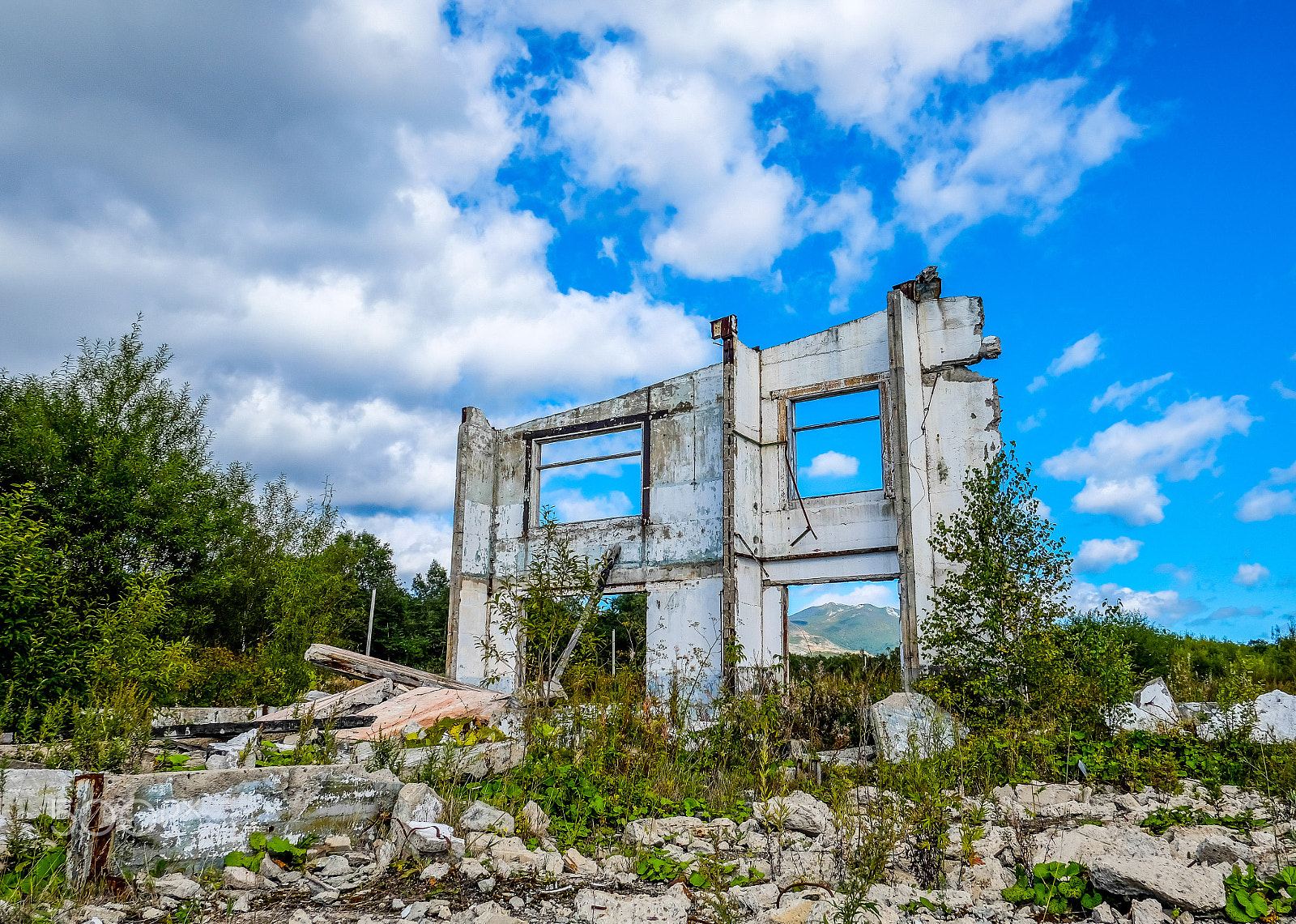 Fujifilm X-E2 + Fujifilm XF 18mm F2 R sample photo. Ruins photography