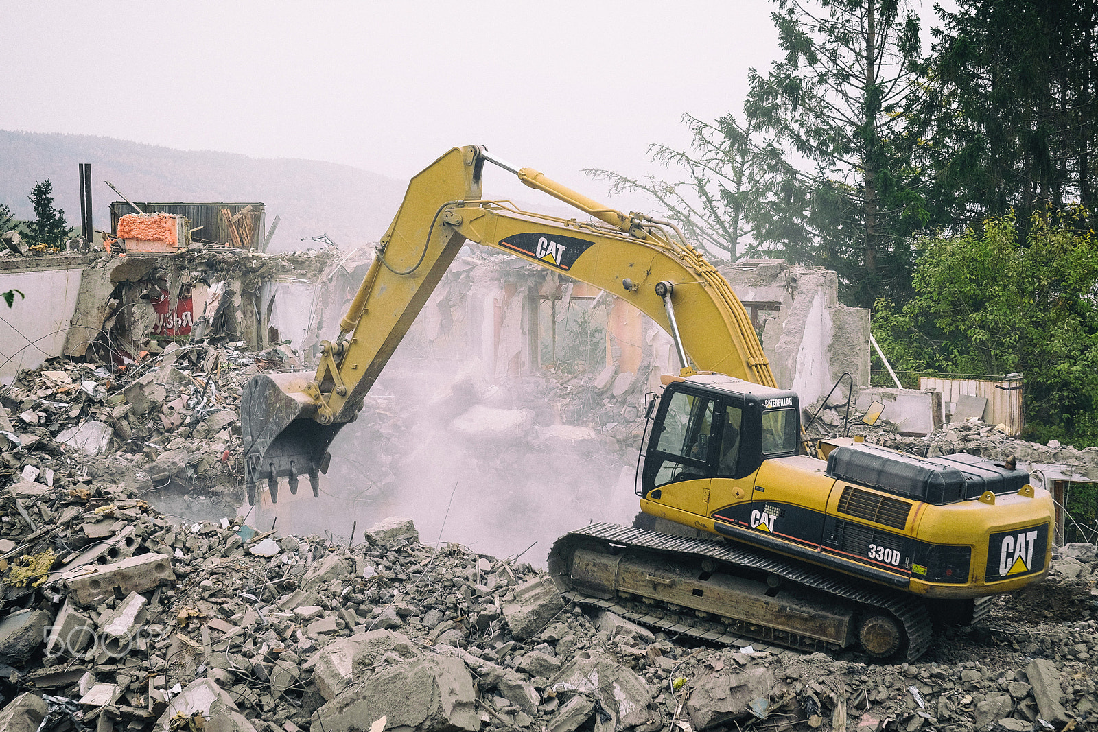 Fujifilm X-E2 + Fujifilm XF 56mm F1.2 R APD sample photo. Cat at work photography