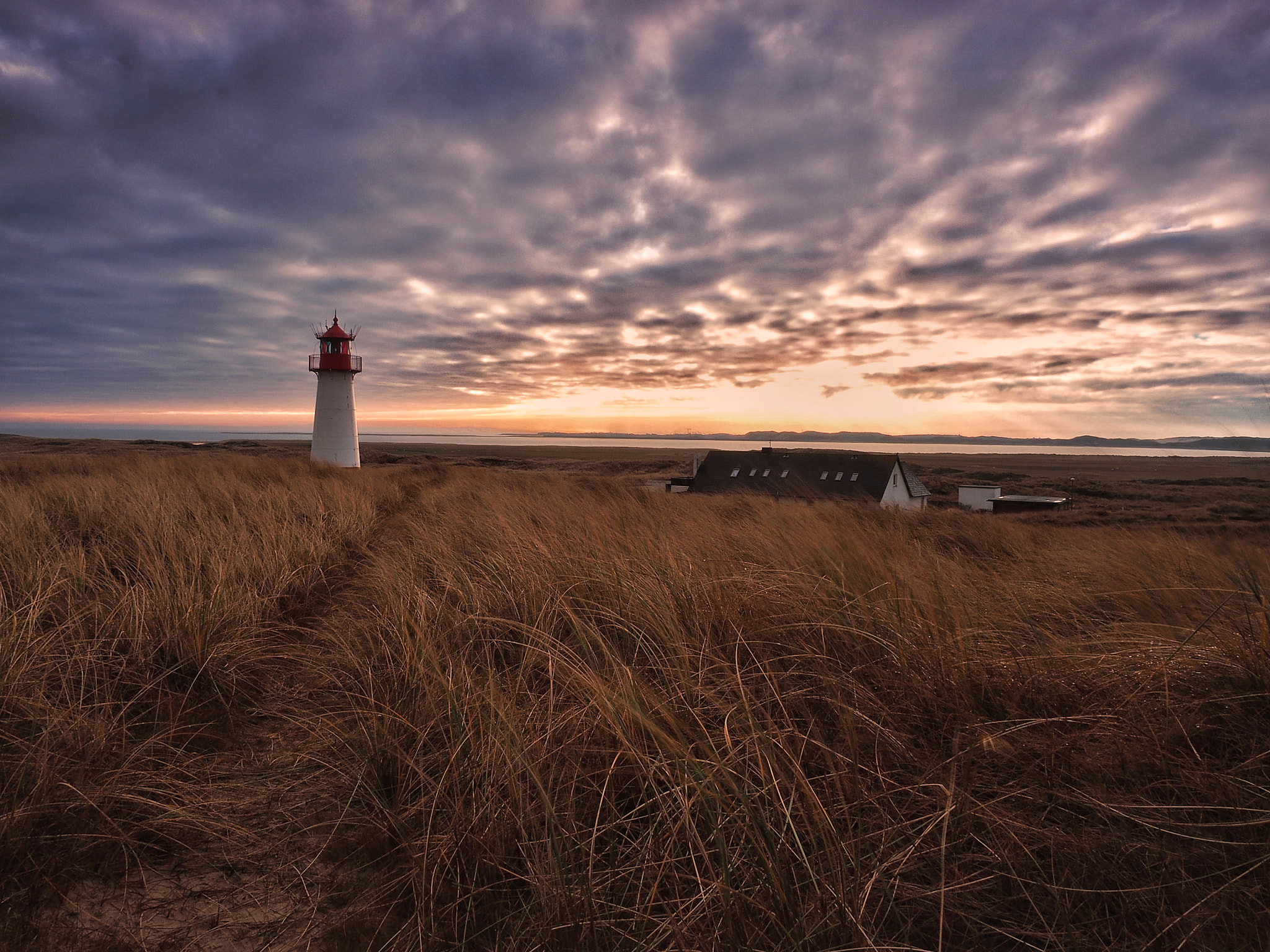 Olympus OM-D E-M5 II + Olympus M.Zuiko Digital ED 12-40mm F2.8 Pro sample photo. Sylt ellenbogen leuchtturm photography