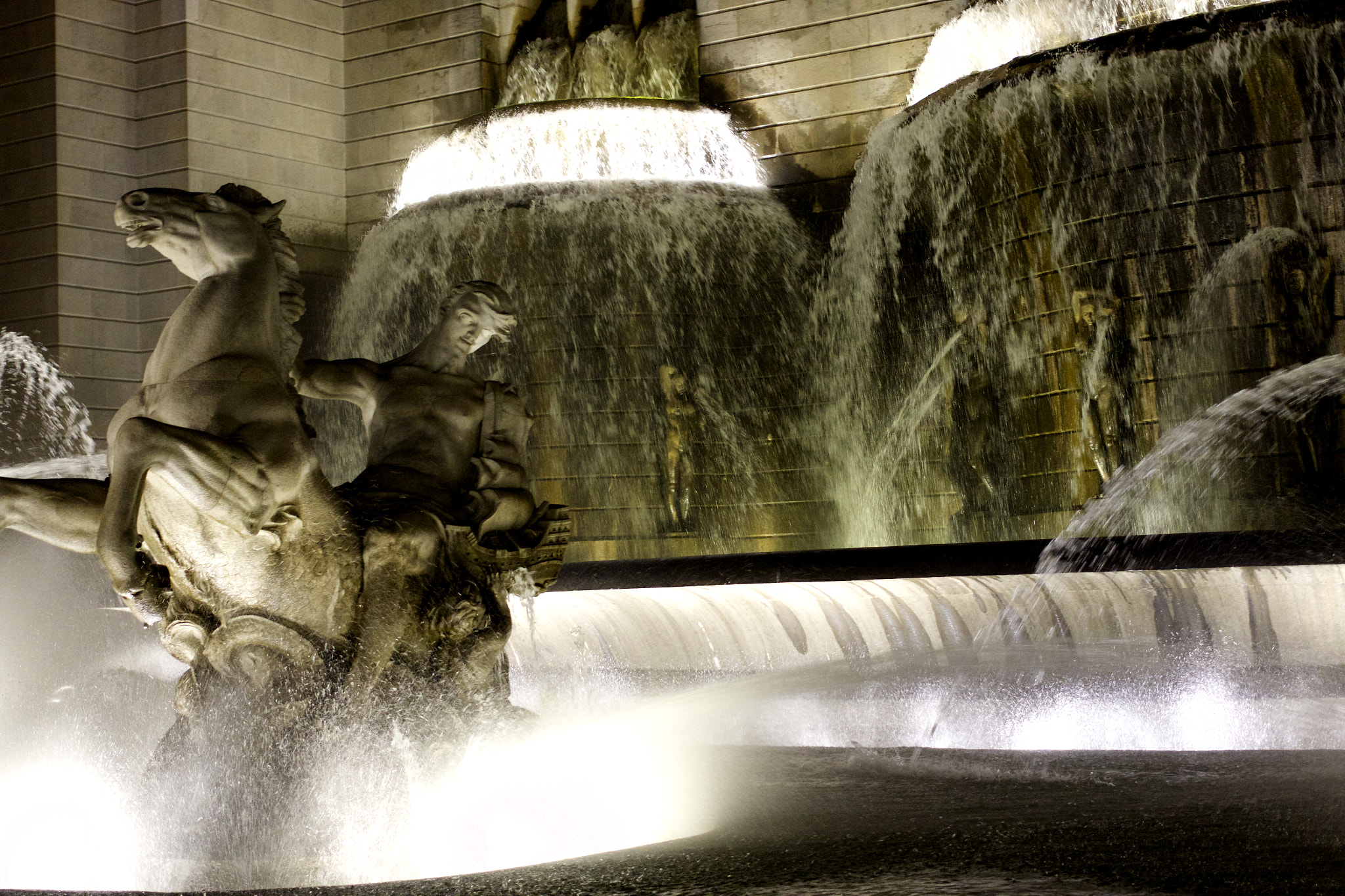 Canon EOS 70D + Canon EF 40mm F2.8 STM sample photo. Fonte luminosa photography