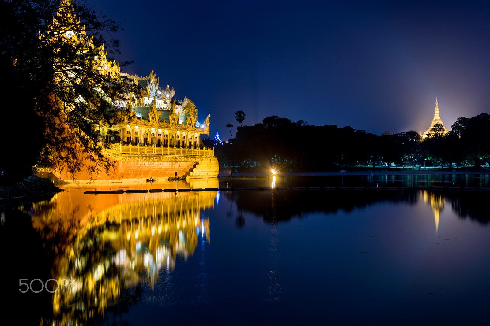 Canon EF 70-300mm F4-5.6L IS USM sample photo. The barge and the pagoda photography