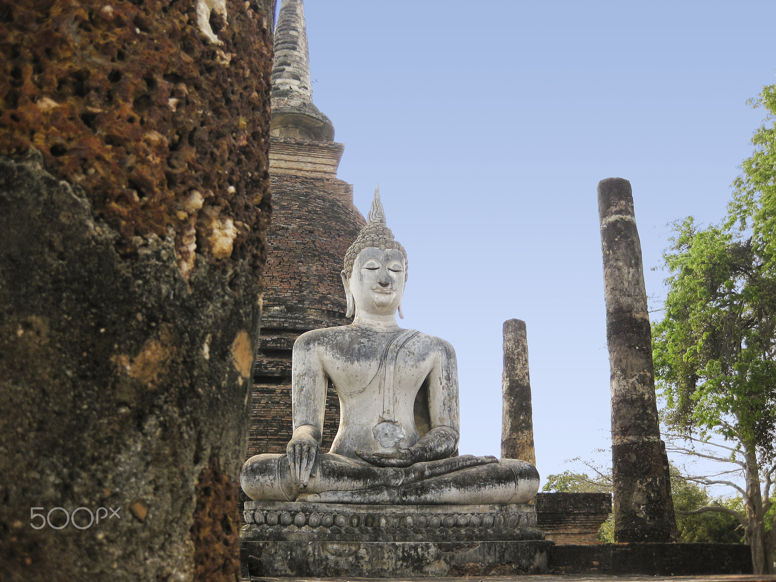 Canon PowerShot SD770 IS (Digital IXUS 85 IS / IXY Digital 25 IS) sample photo. Sukhothai buddha statue temple ruins photography