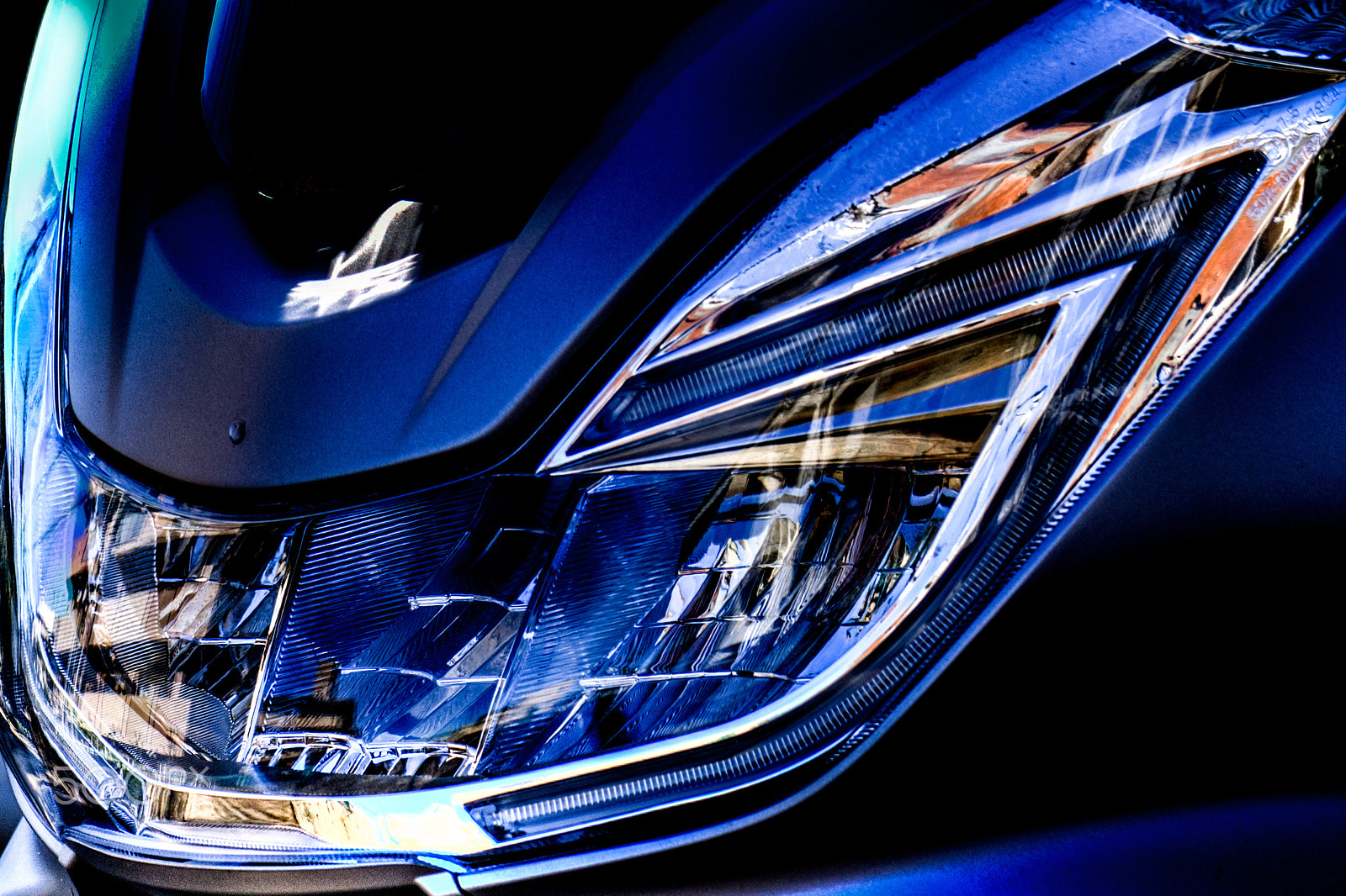 Sony a6000 + Sony FE 70-200mm F4 G OSS sample photo. Mirror world in vehicle photography