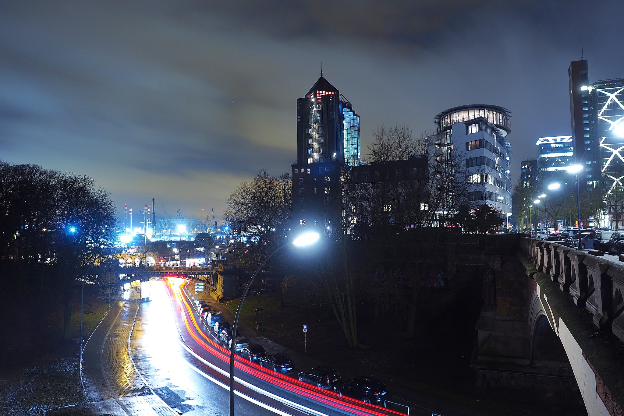 Olympus OM-D E-M5 II + Olympus M.Zuiko Digital ED 12-40mm F2.8 Pro sample photo. Abends am hafen 2 - hamburg photography