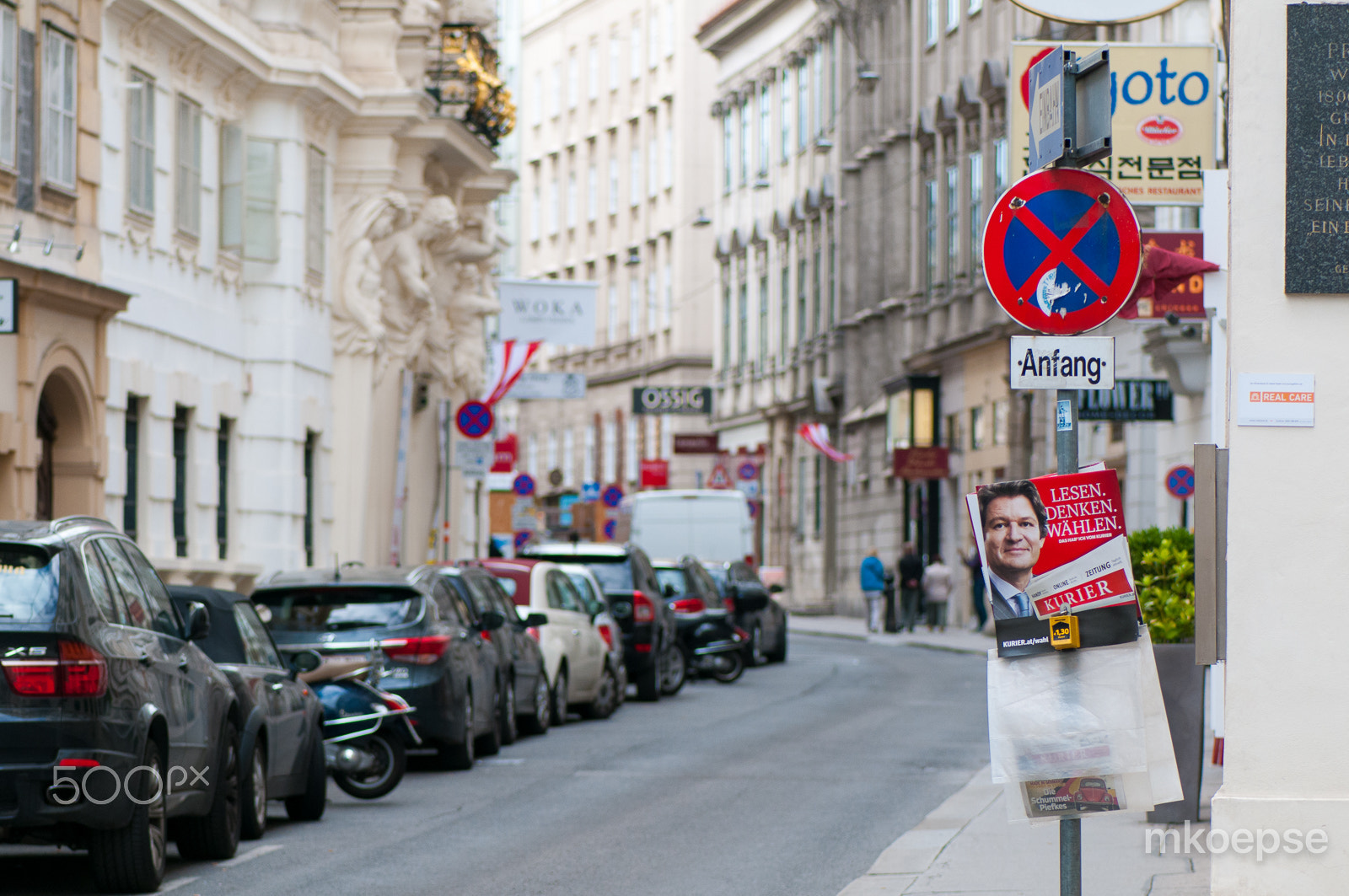 Nikon AF-S Micro-Nikkor 105mm F2.8G IF-ED VR sample photo. Viennese side street photography