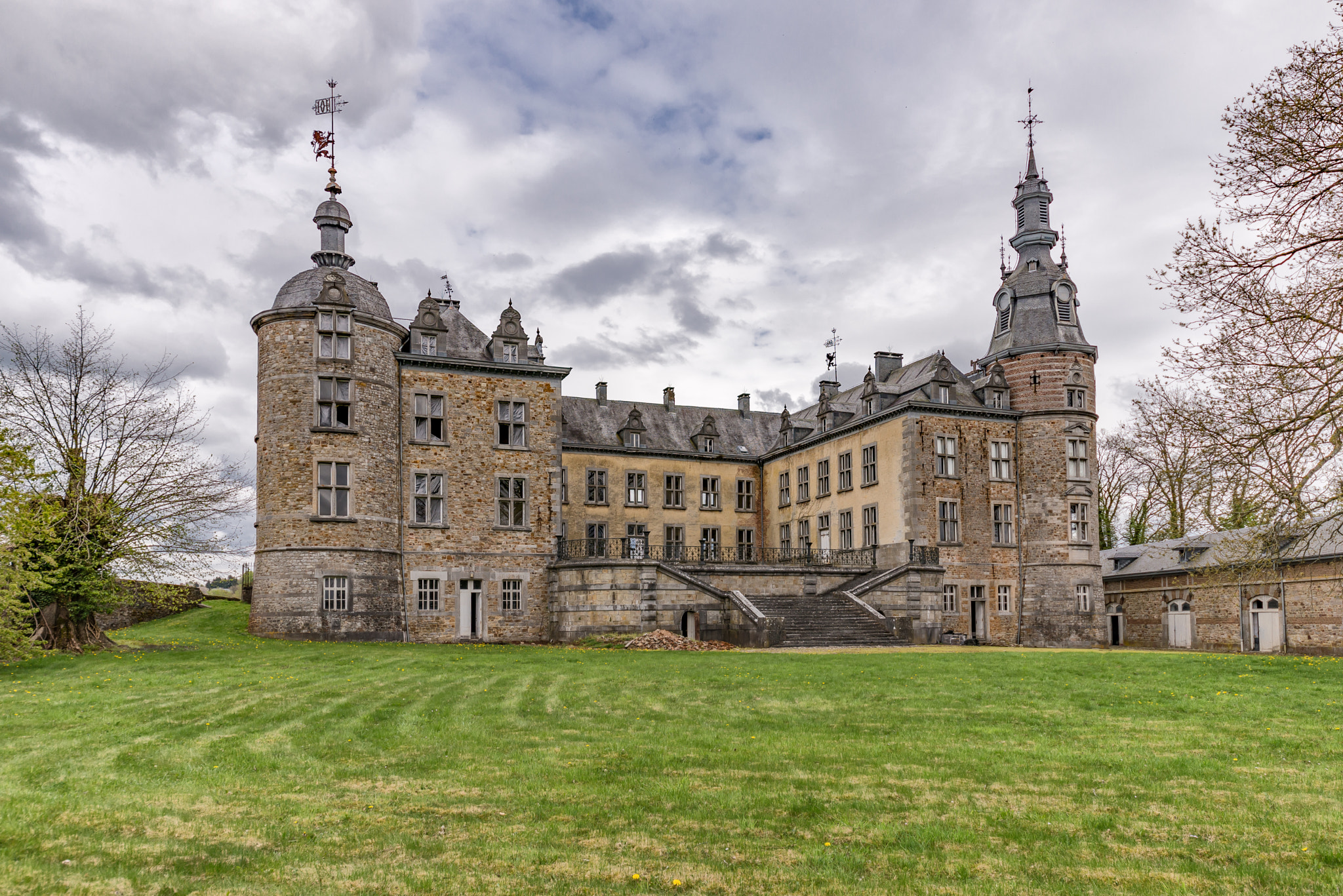 Sigma 12-24mm F4.5-5.6 II DG HSM sample photo. Chateau du cygne photography