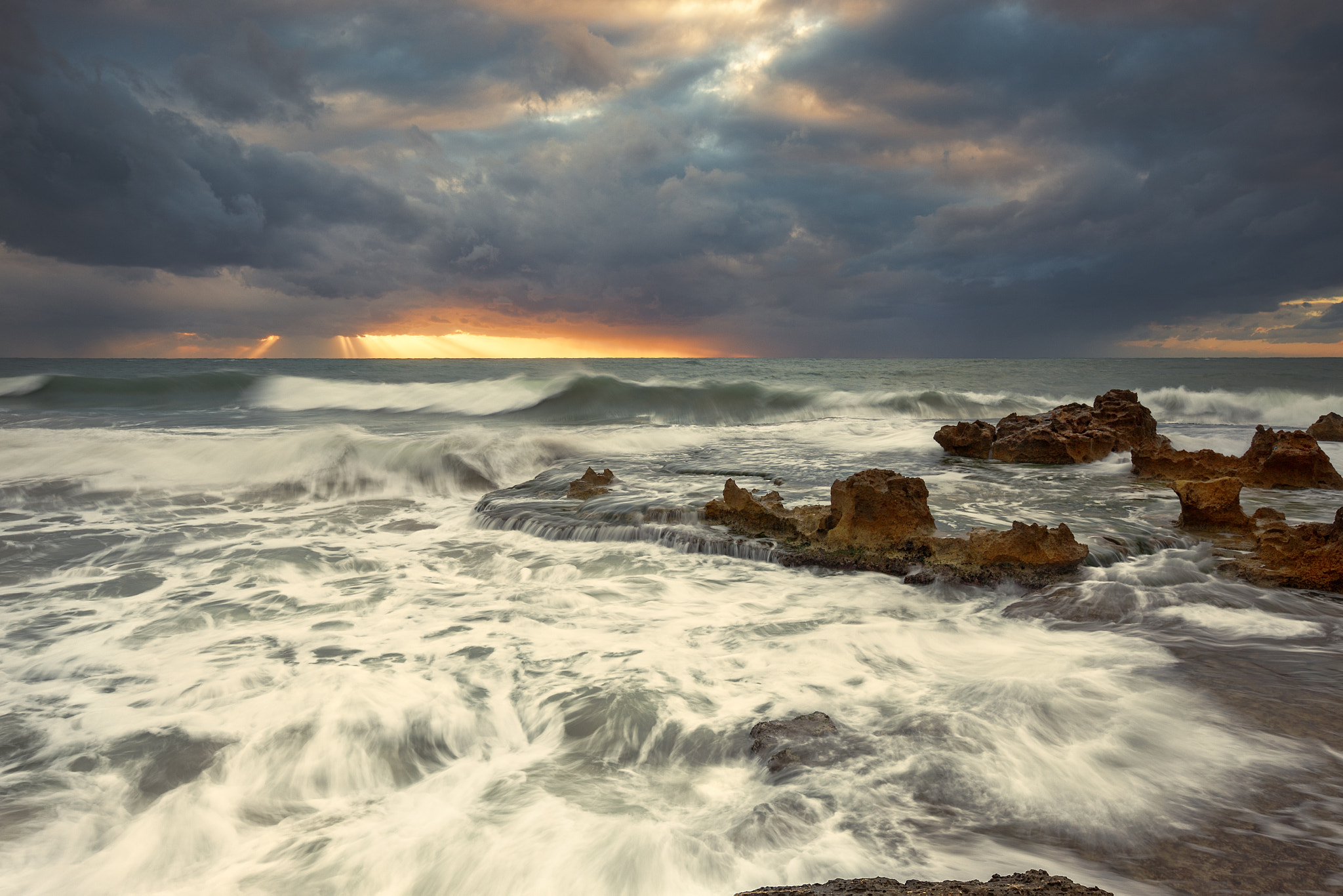 Canon EOS-1Ds Mark III sample photo. Mediterranean sea photography