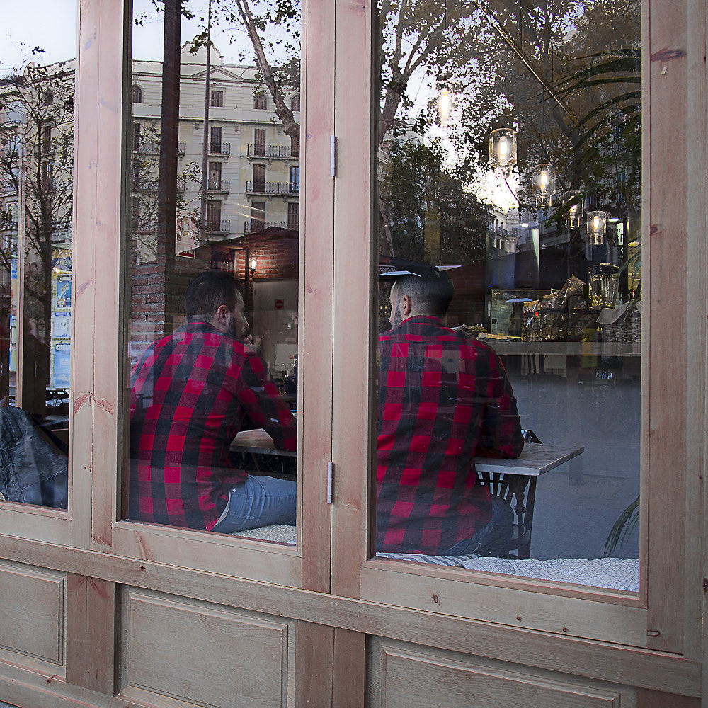 Olympus OM-D E-M5 + Panasonic Lumix G 14mm F2.5 ASPH sample photo. Plaid shirts photography