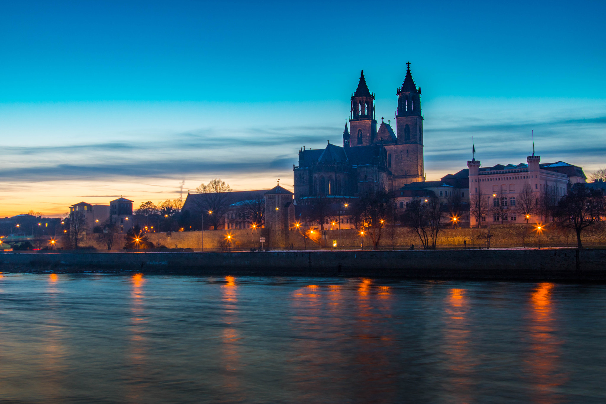 Canon EOS 760D (EOS Rebel T6s / EOS 8000D) sample photo. Sonnenuntergang magdeburger dom photography