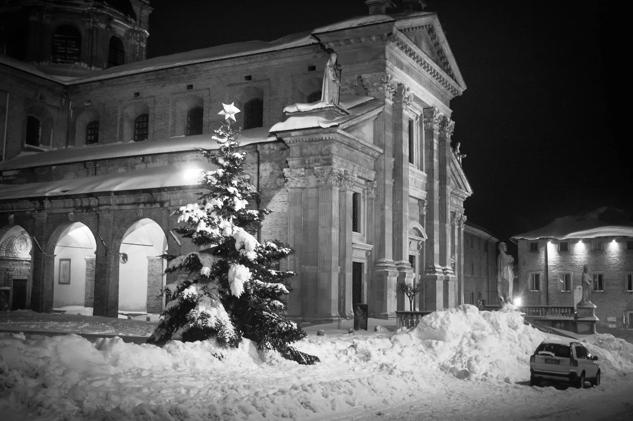 Canon EF-S 24mm F2.8 STM sample photo. White snow photography