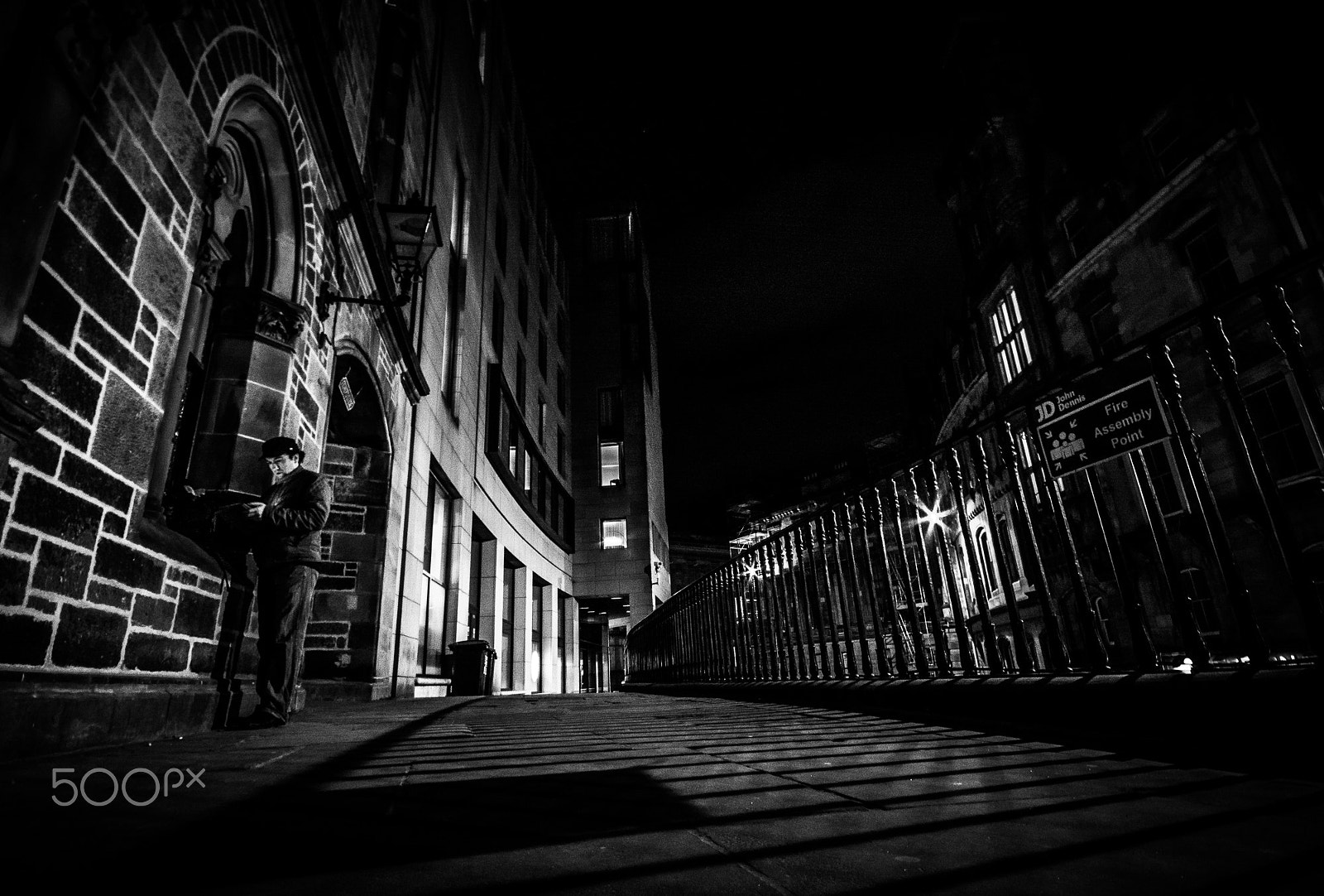 Sigma 10-20mm F4-5.6 EX DC HSM sample photo. Searching in dark photography
