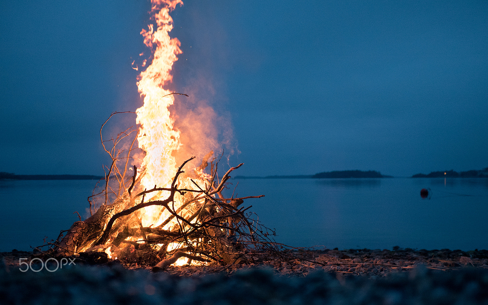 Olympus OM-D E-M5 II + LUMIX G 20/F1.7 II sample photo. Bonfire photography