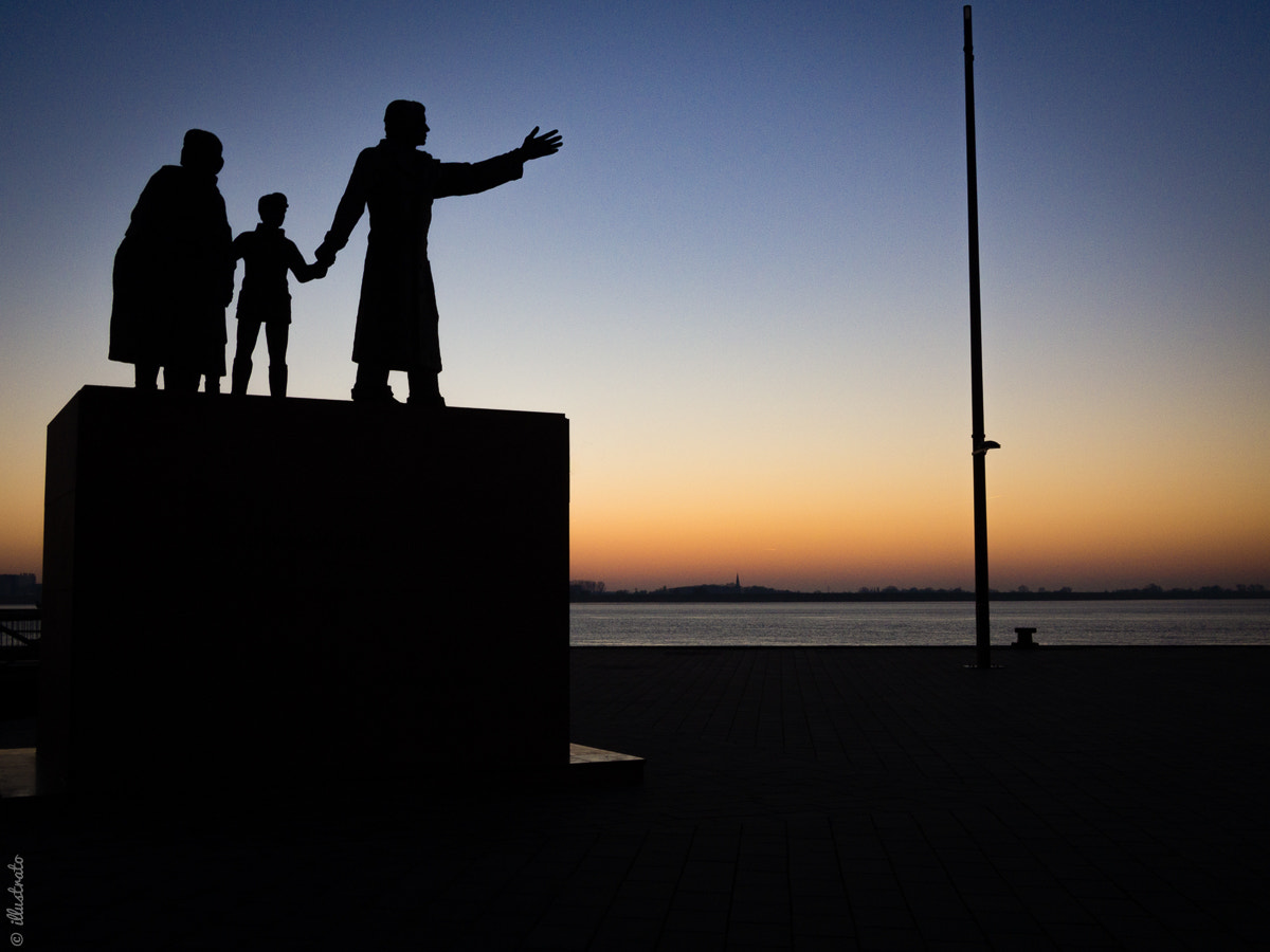 Olympus PEN E-PL5 + LUMIX G 20/F1.7 II sample photo. Monument to the emigrants in bremerhaven photography