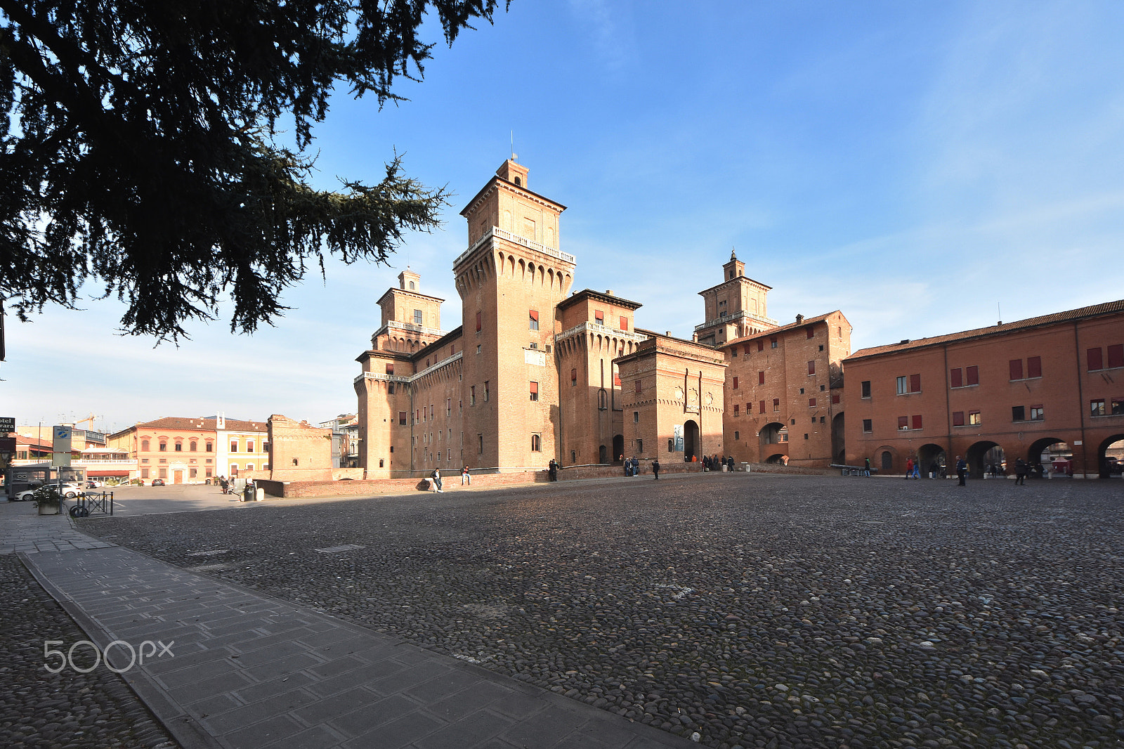 Sigma 8-16mm F4.5-5.6 DC HSM sample photo. Ferrara castle photography
