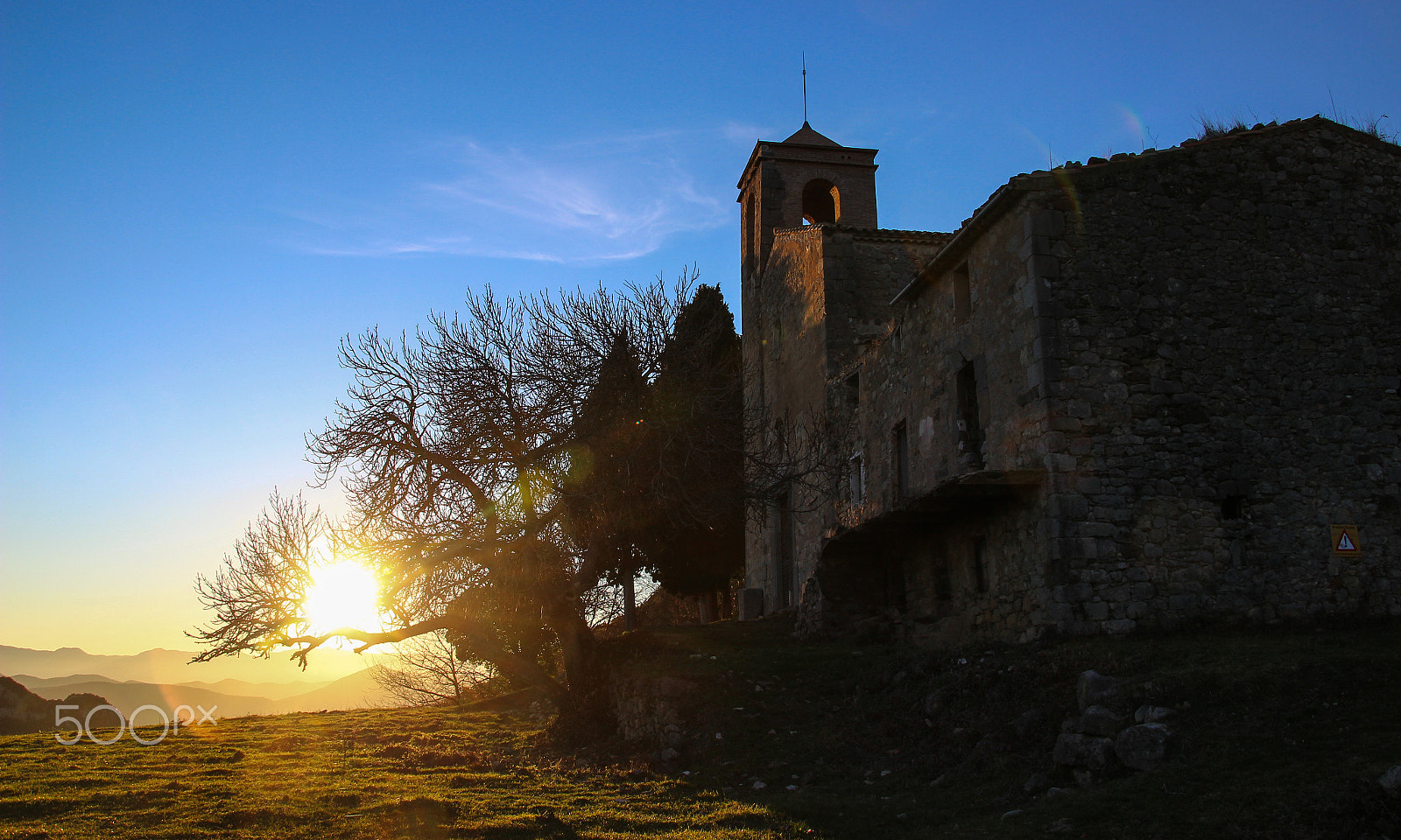 Canon EOS 600D (Rebel EOS T3i / EOS Kiss X5) + Canon TS-E 90mm F2.8 Tilt-Shift sample photo. Church of talaixa photography