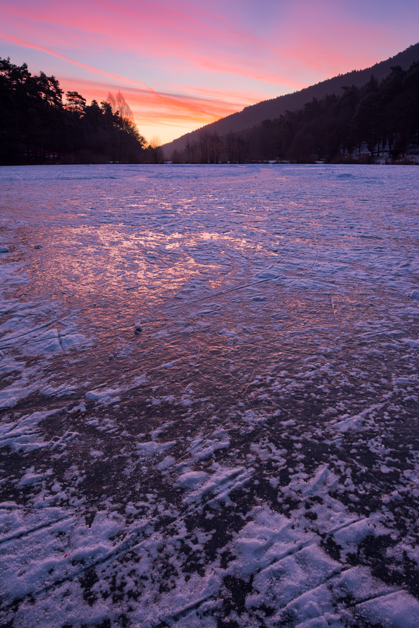 Nikon AF-S Nikkor 14-24mm F2.8G ED sample photo. Frozen lake photography