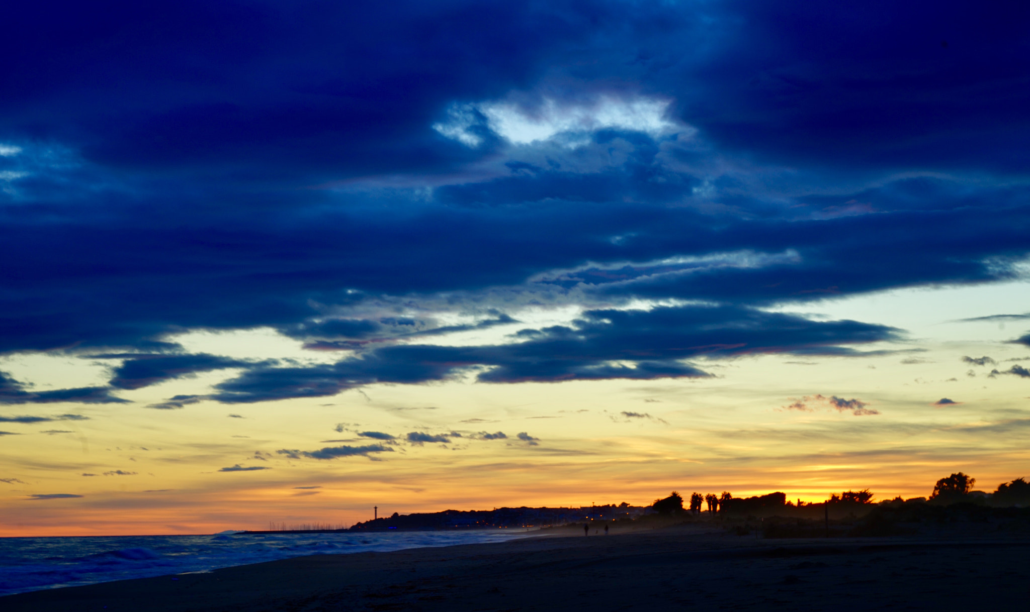 Sony a7R + Sony Vario Tessar T* FE 24-70mm F4 ZA OSS sample photo. Sunset in creixell, barcelona photography