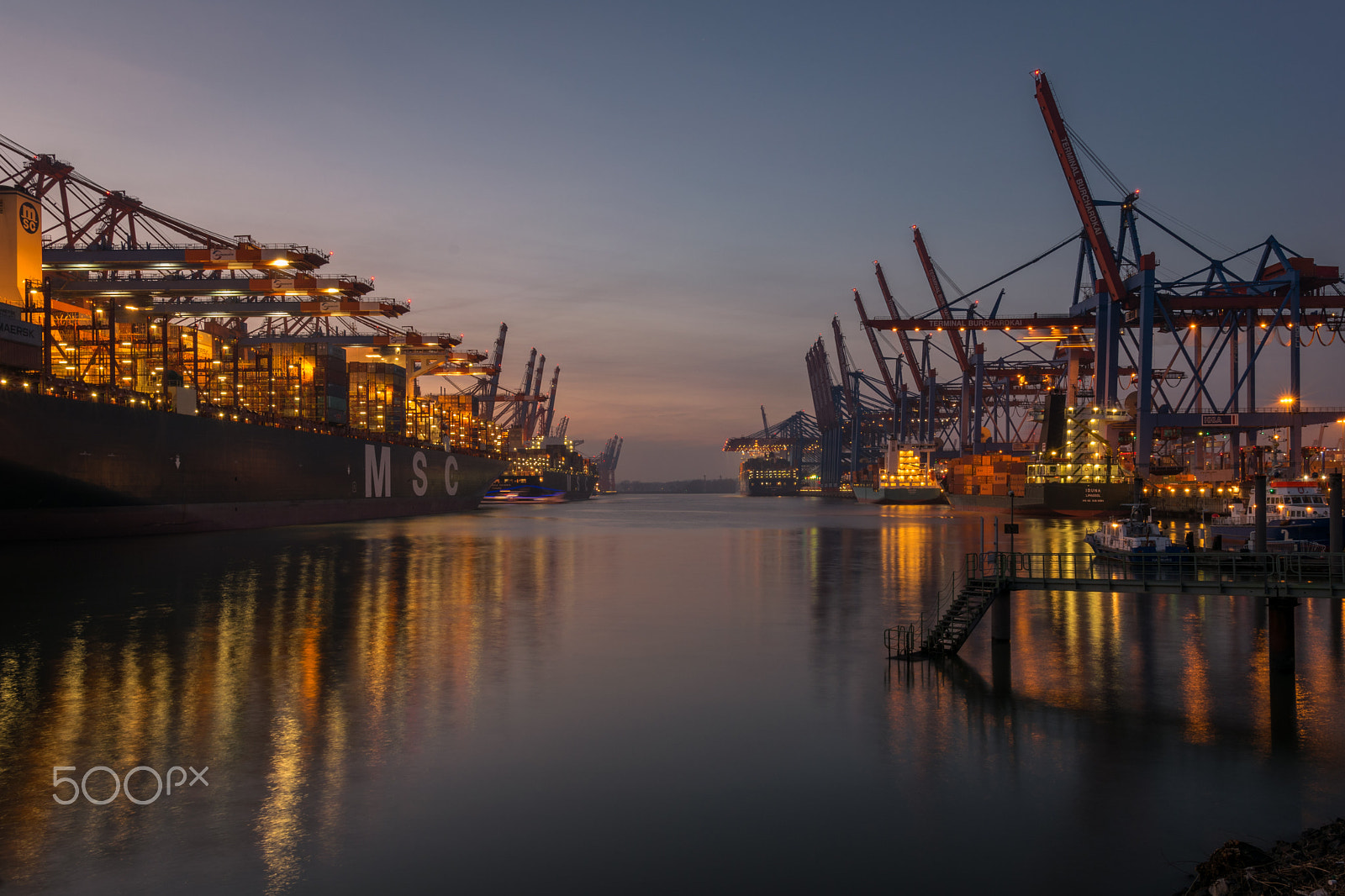Nikon D5300 + Sigma 18-35mm F1.8 DC HSM Art sample photo. Hamburg bei nacht photography