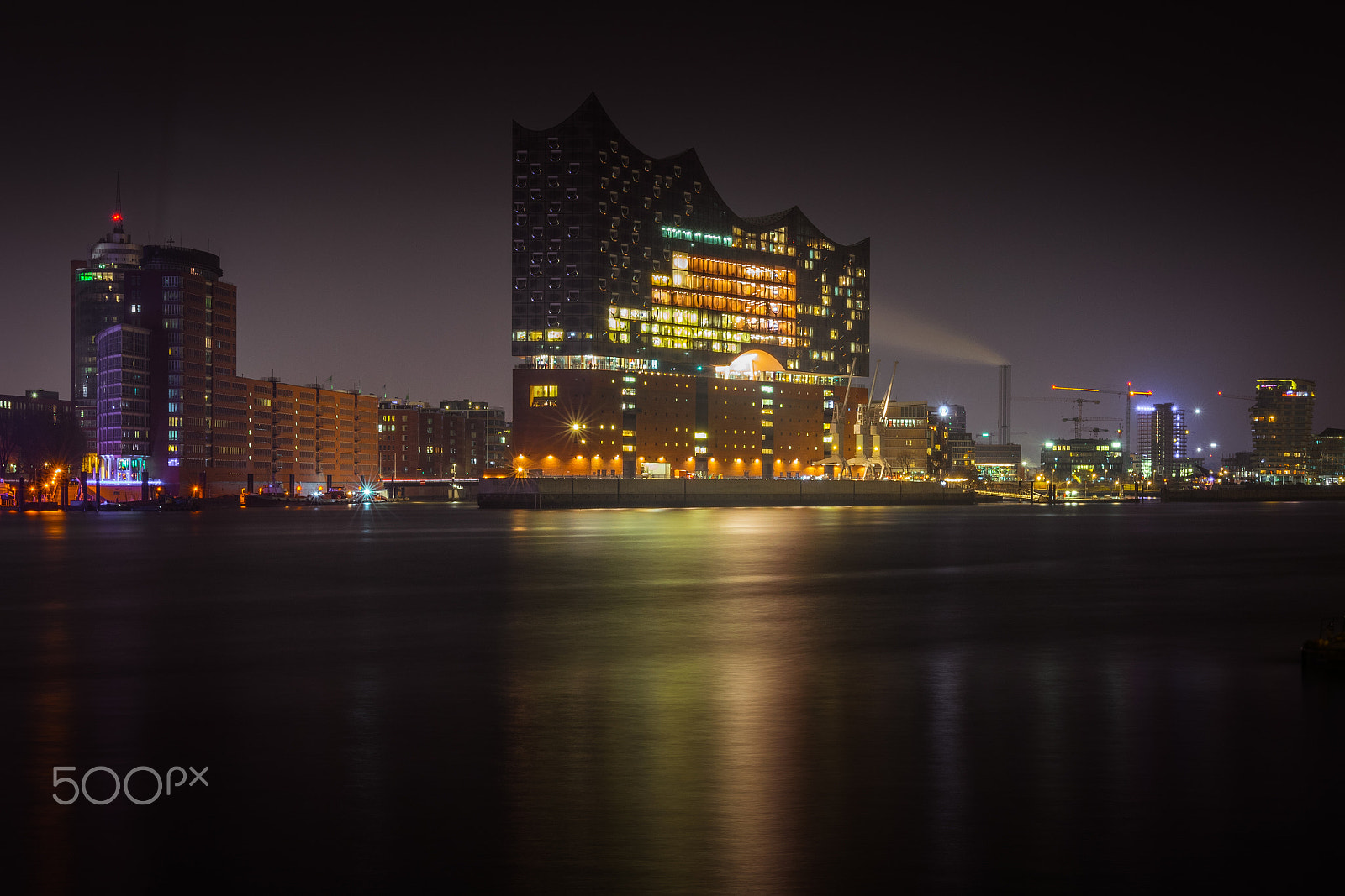 Nikon D5300 + Sigma 18-35mm F1.8 DC HSM Art sample photo. Hamburg bei nacht photography
