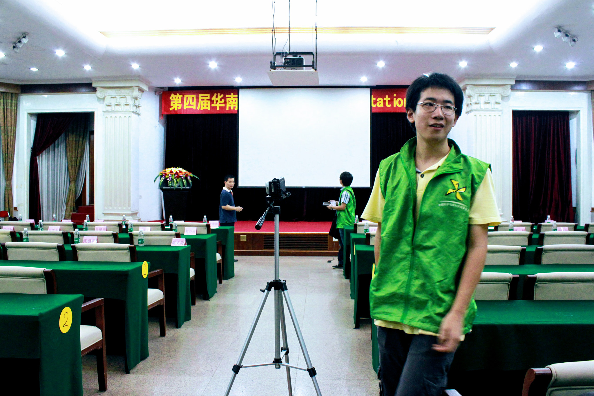 Canon EOS 500D (EOS Rebel T1i / EOS Kiss X3) sample photo. Preparing for the meeting photography