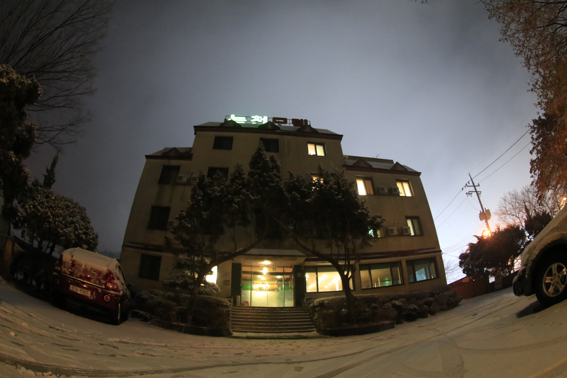 Canon EF 8-15mm F4L Fisheye USM sample photo. 모텔 photography