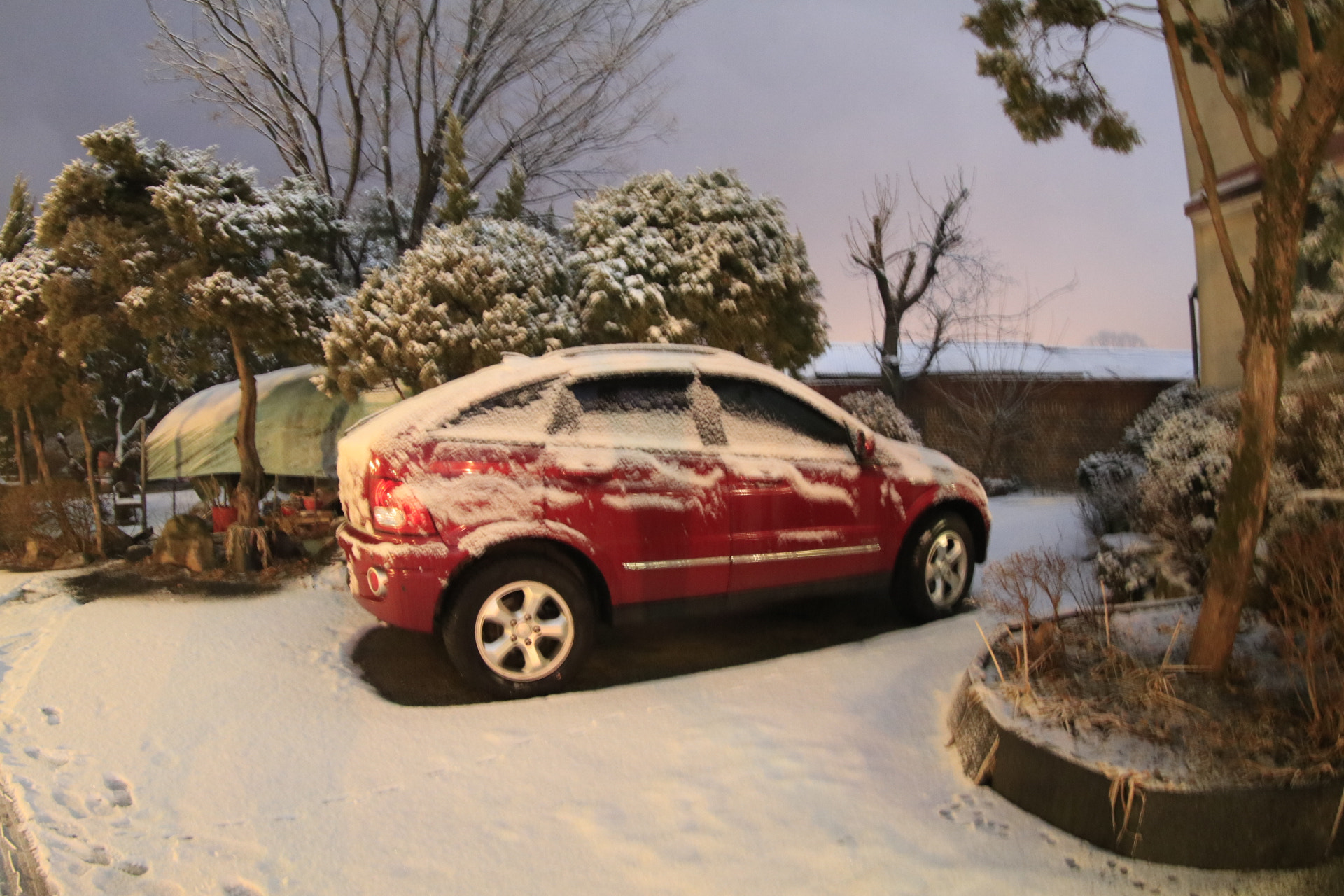 Canon EF 8-15mm F4L Fisheye USM sample photo. Snow photography