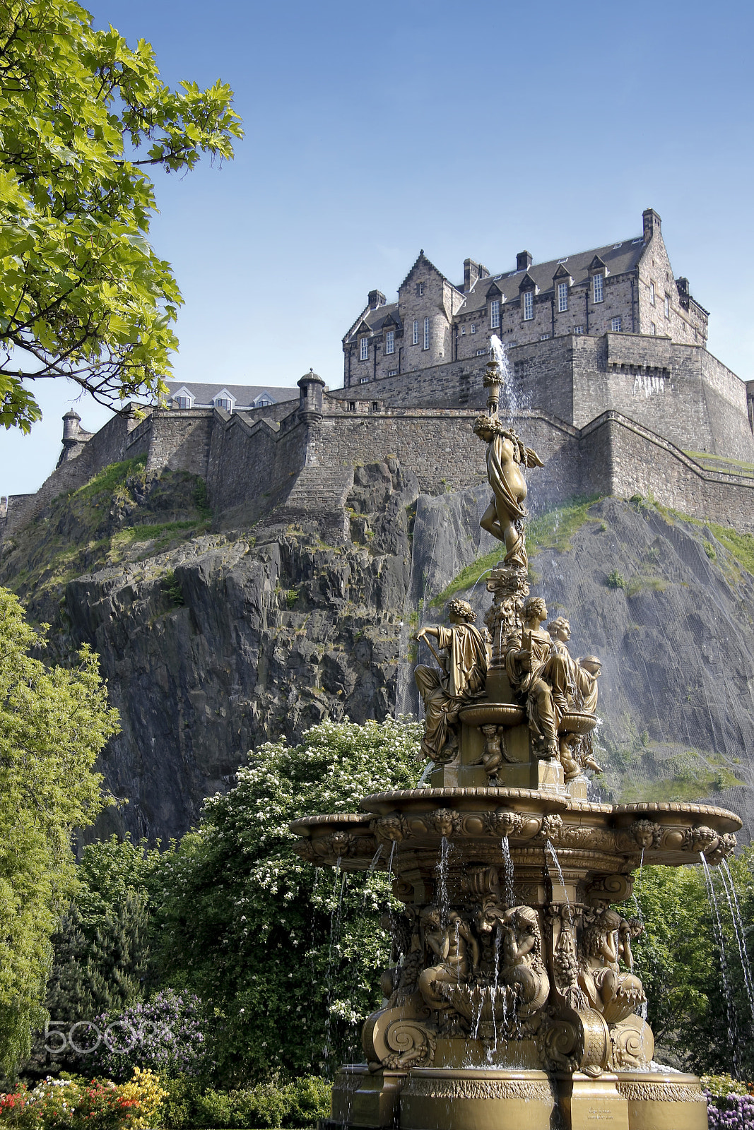 Canon EF-S 17-85mm F4-5.6 IS USM sample photo. Ross fountain edinburgh castle photography