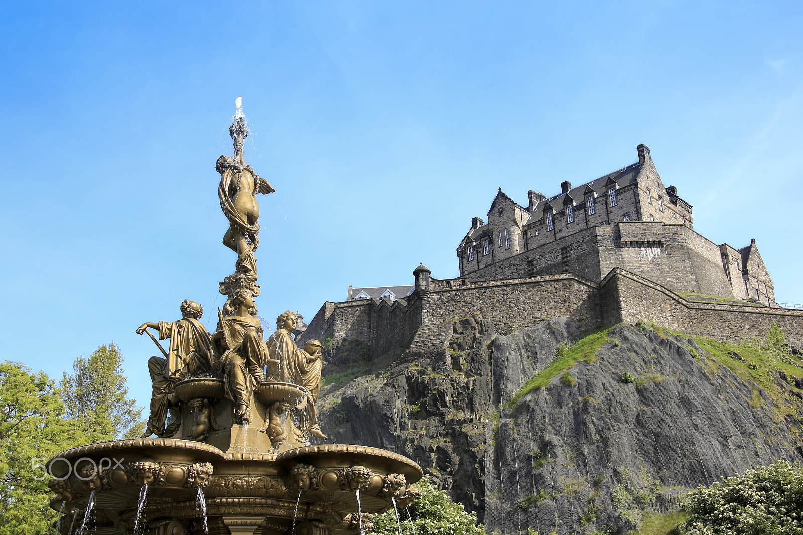 Canon EF-S 17-85mm F4-5.6 IS USM sample photo. Ross fountain edinburgh castle photography