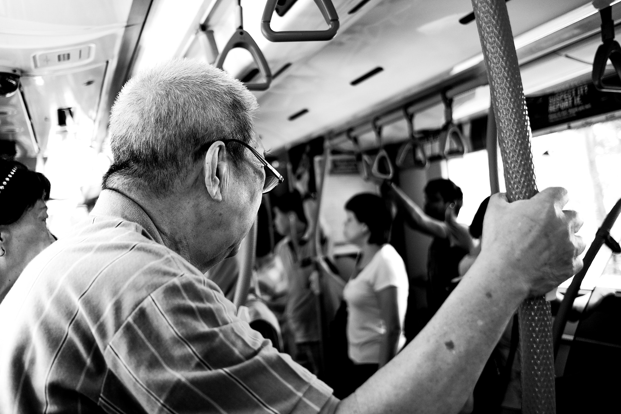 Fujifilm X-T1 + Fujifilm XF 23mm F2 R WR sample photo. Elderly commute photography