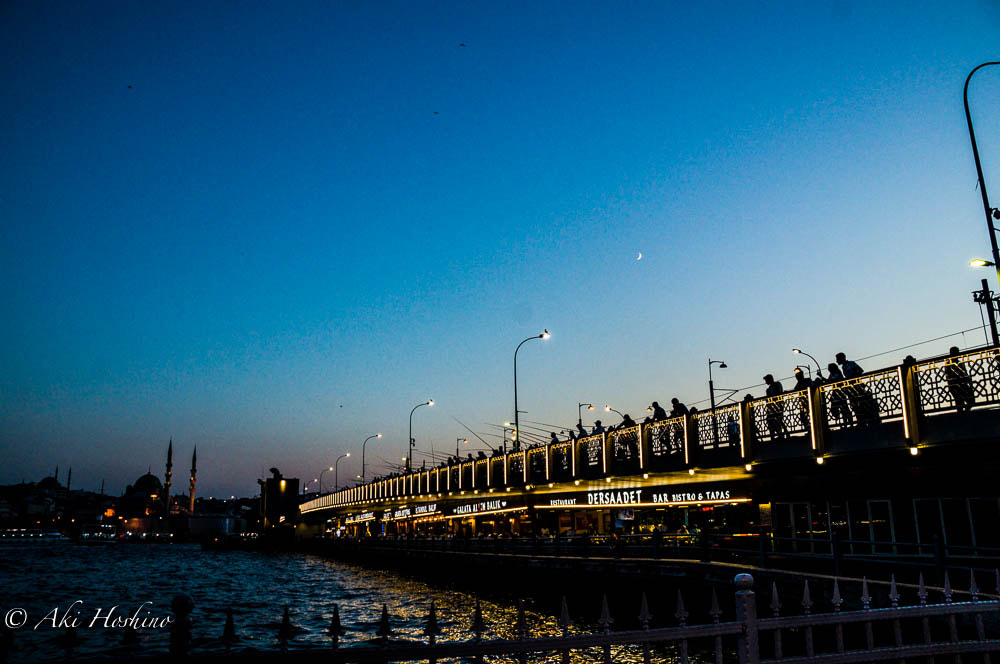 Sony DT 18-135mm F3.5-5.6 SAM sample photo. Nightfall in istanbul photography