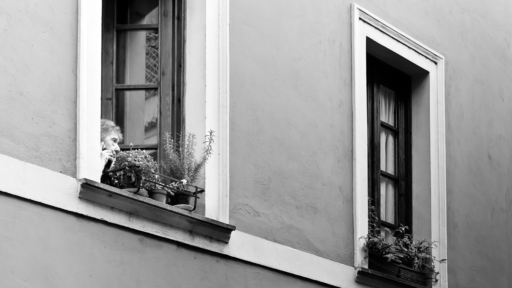 Panasonic Lumix DMC-GX7 sample photo. Donna alla finestra photography
