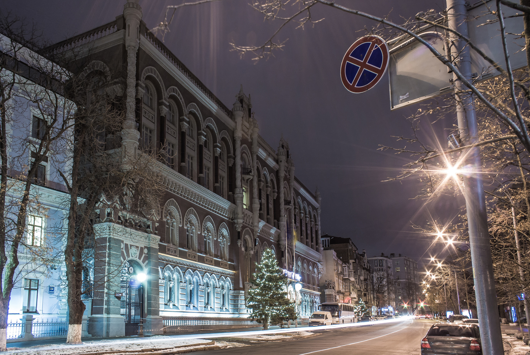 Canon EF-S 18-55mm F3.5-5.6 II sample photo. National bank photography