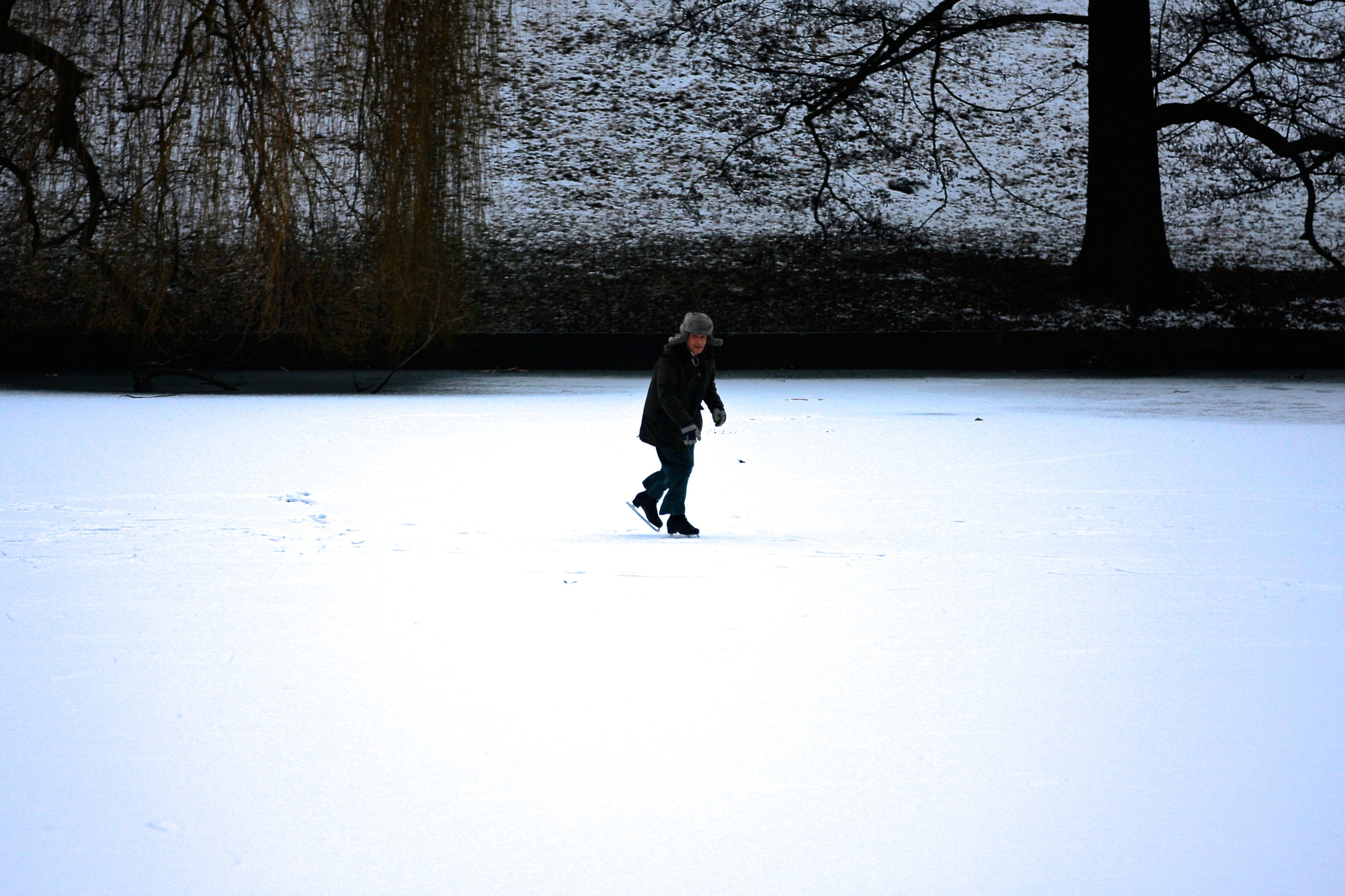 Canon EOS 40D sample photo. Frozen lietzensee photography