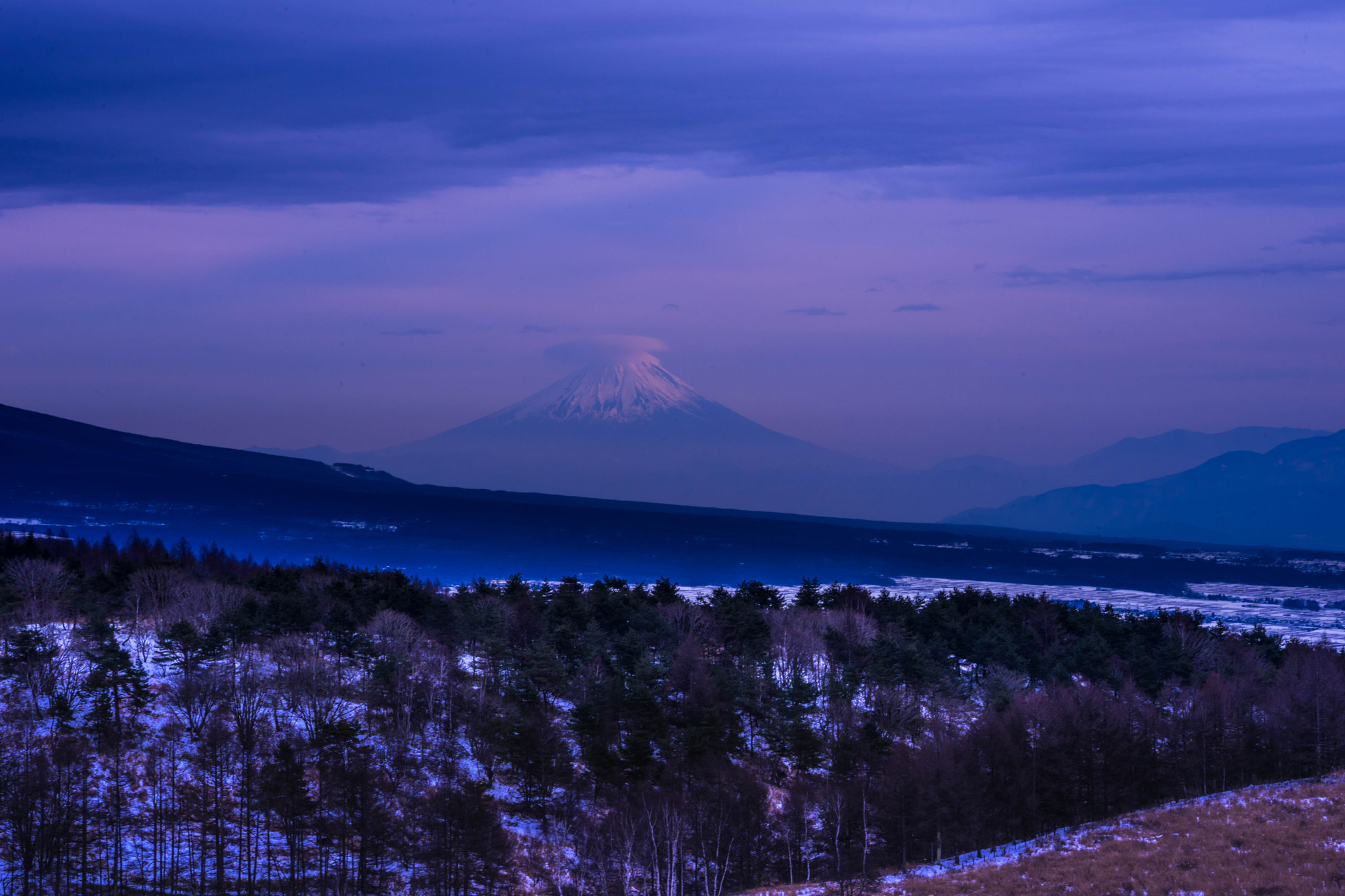 Sony FE 70-300mm F4.5-5.6 G OSS sample photo. 雲と遊ぶ photography