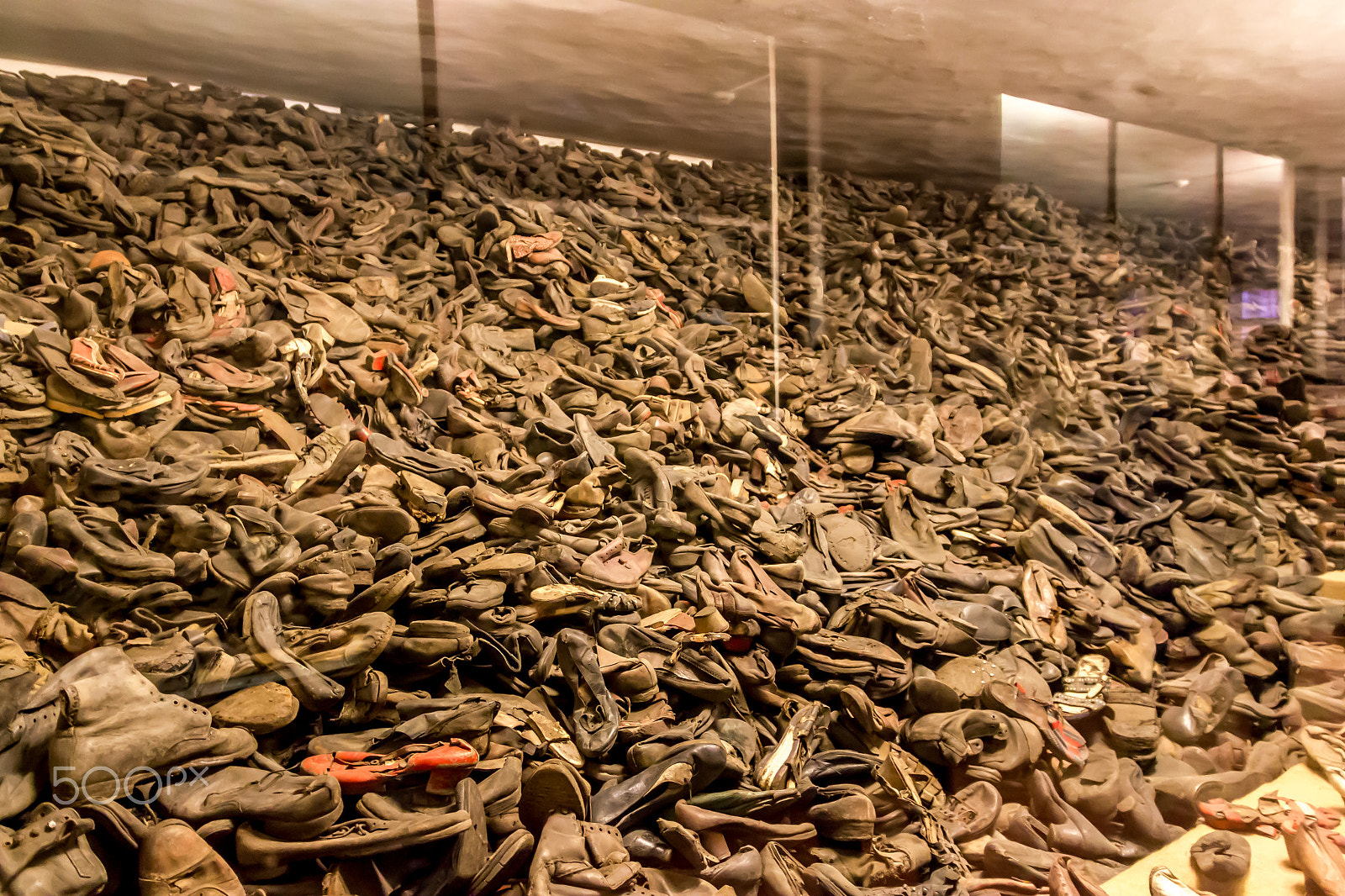 Canon EOS 550D (EOS Rebel T2i / EOS Kiss X4) + Sigma 17-70mm F2.8-4 DC Macro OS HSM | C sample photo. Prisoner's shoes at auschwitz photography