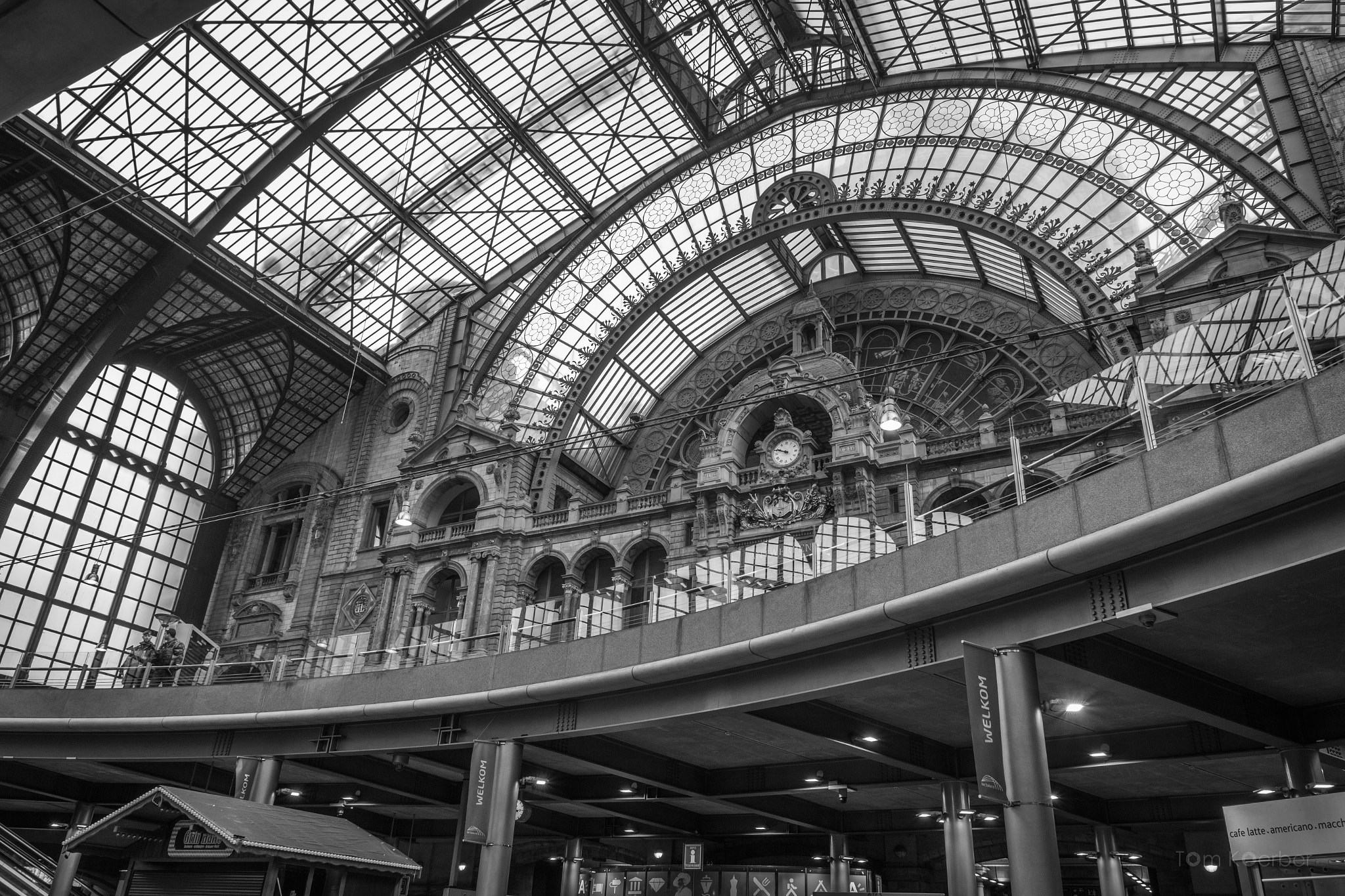 Canon EOS 7D Mark II + Tamron SP AF 17-50mm F2.8 XR Di II LD Aspherical (IF) sample photo. Centraal station photography