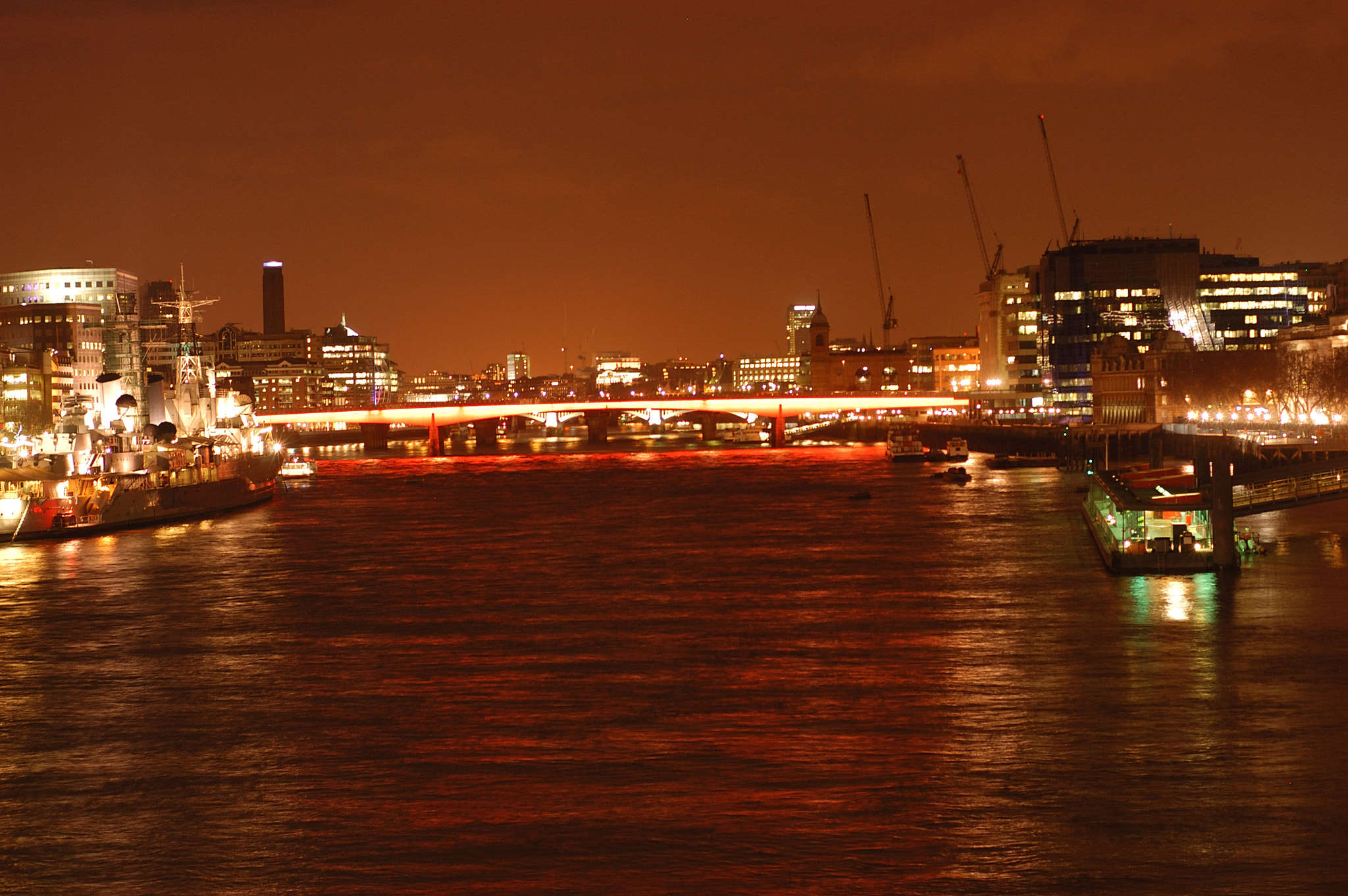 Nikon D100 + AF Nikkor 50mm f/1.8 N sample photo. Red night in london photography