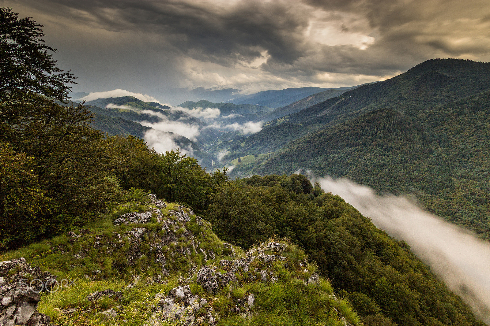 Canon EF-S 10-22mm F3.5-4.5 USM sample photo. Romania fog river photography