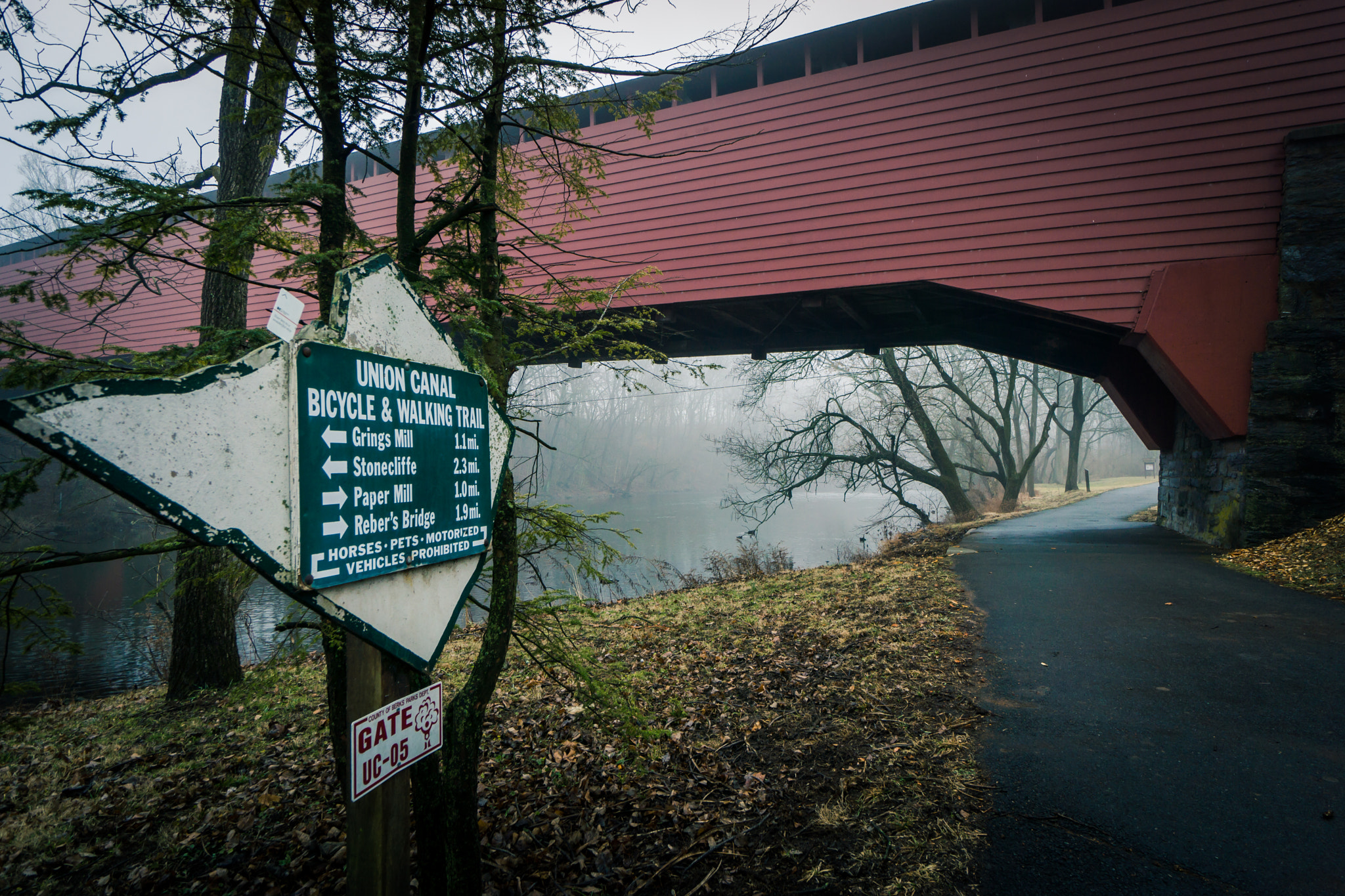 Sony Alpha NEX-7 + Sony E 10-18mm F4 OSS sample photo. Union canal trail photography