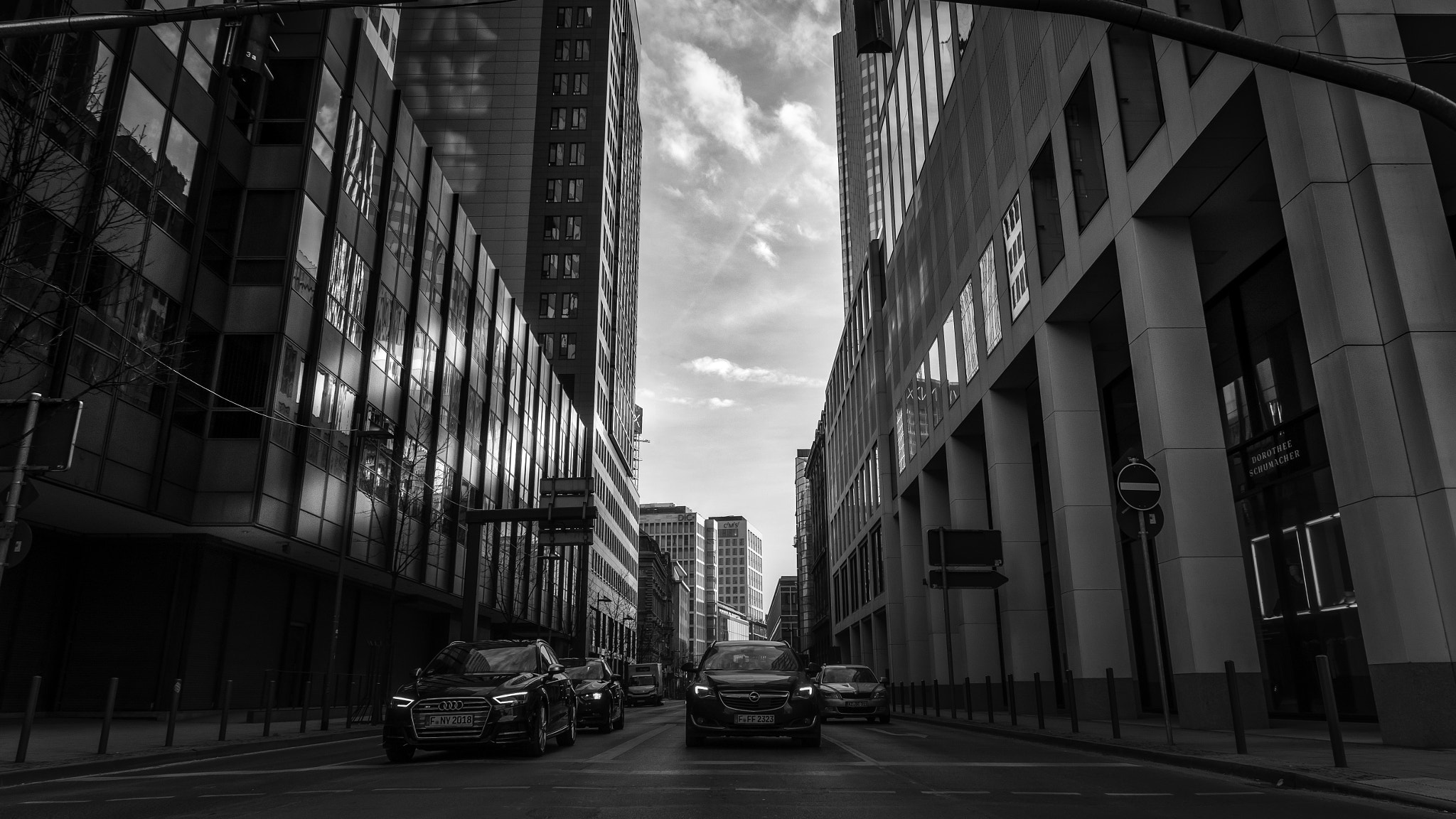Canon EOS M5 sample photo. Mainhatten | #spblog photography