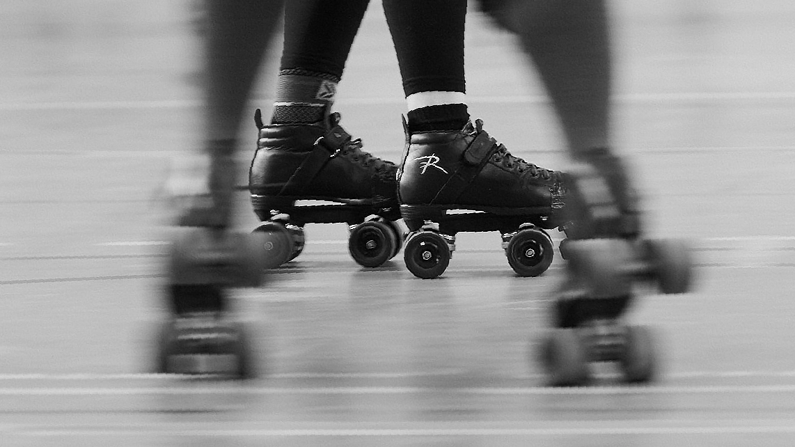 Canon EF 70-200mm F2.8L IS USM sample photo. Bw roller panning photography