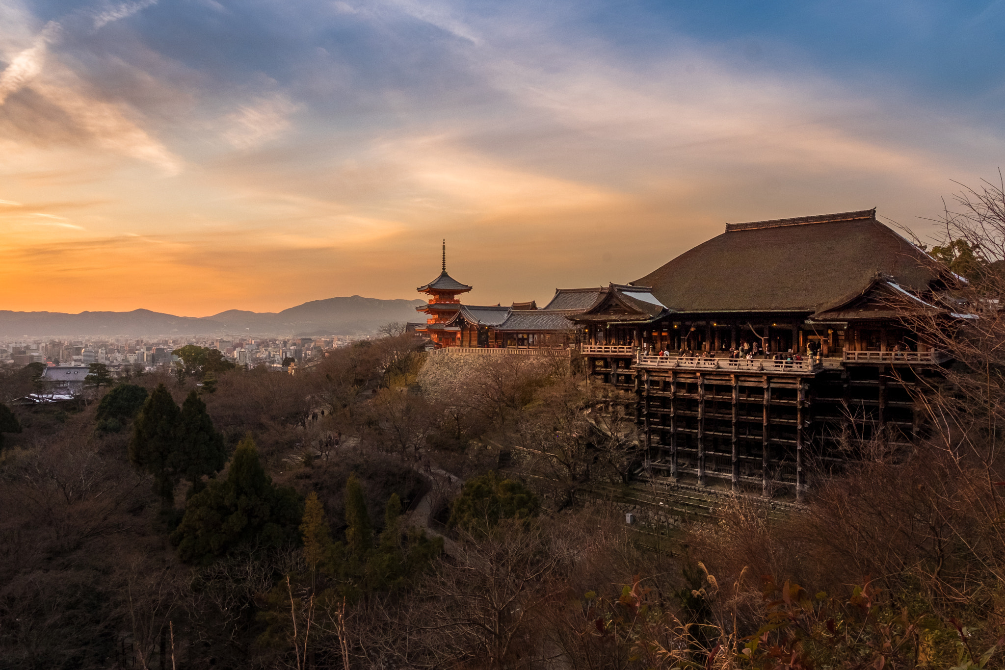 Fujifilm X-E2 + Fujifilm XF 10-24mm F4 R OIS sample photo. Sunset at kiyomizudera temple photography